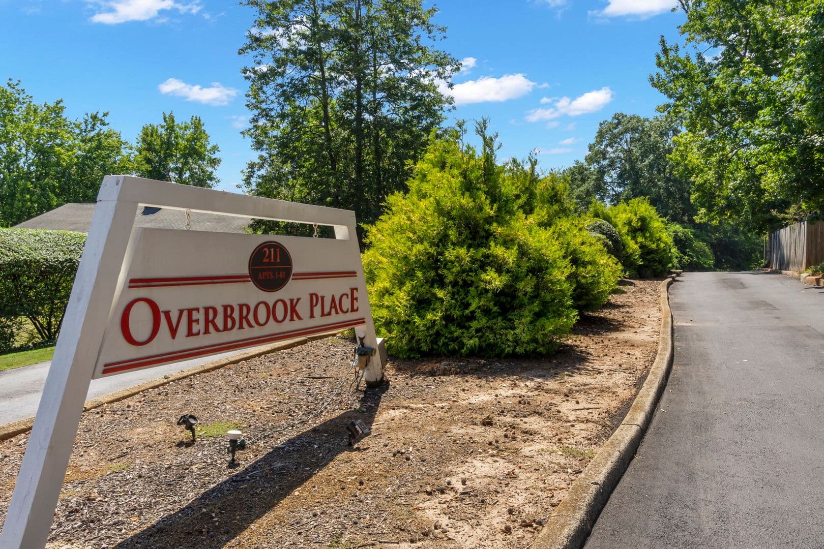 Greenville Apartment: 211 Batesview Dr.