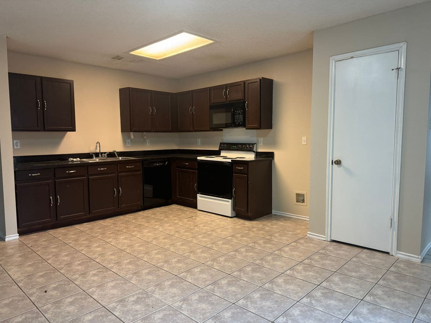 CONVERSE House: 8003 CHESTNUT MANOR DRIVE