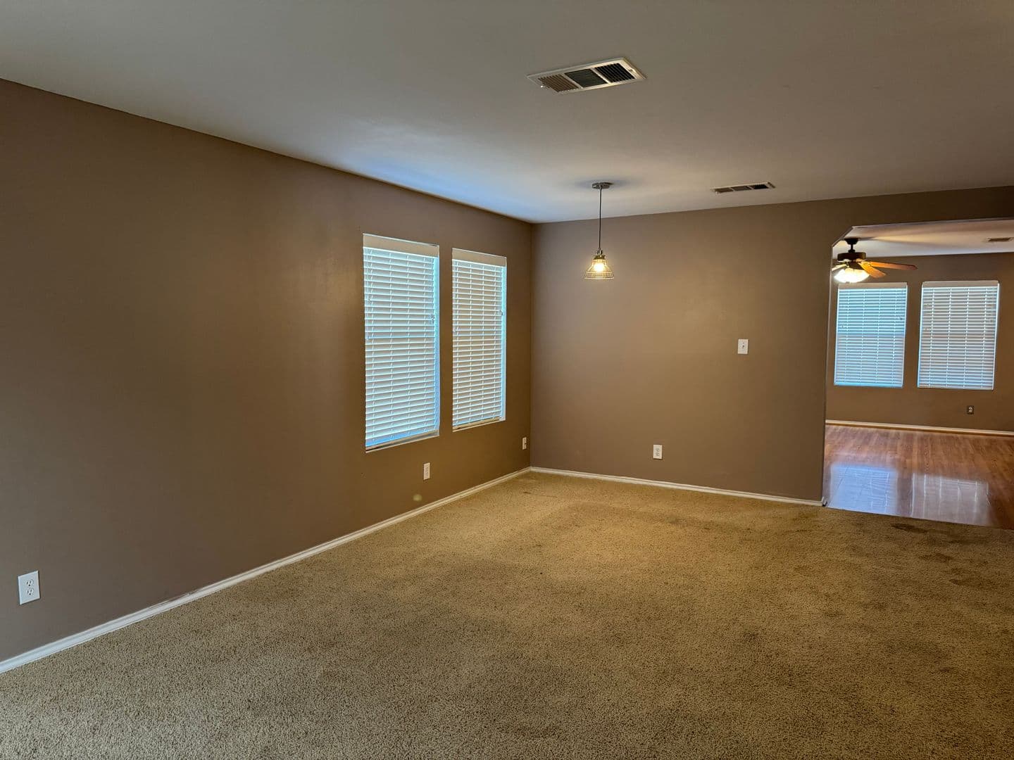 SAN ANTONIO House: 25607 CRIMSON BEAUTY