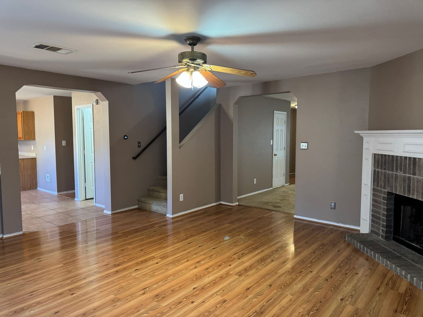 SAN ANTONIO House: 25607 CRIMSON BEAUTY
