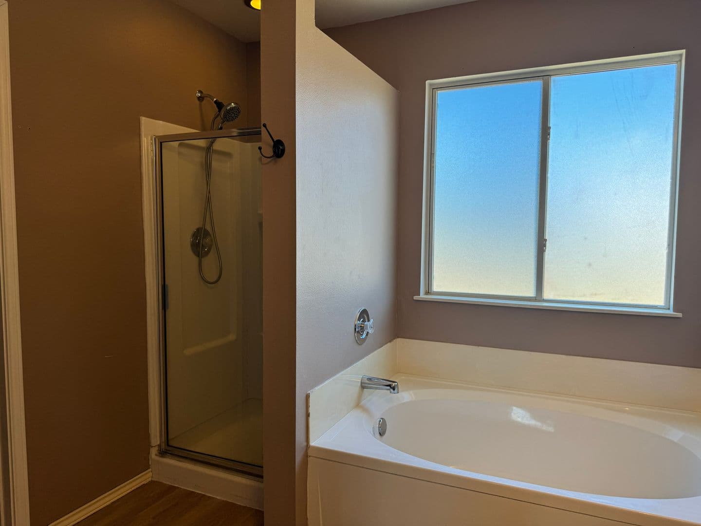 SAN ANTONIO House: 25607 CRIMSON BEAUTY