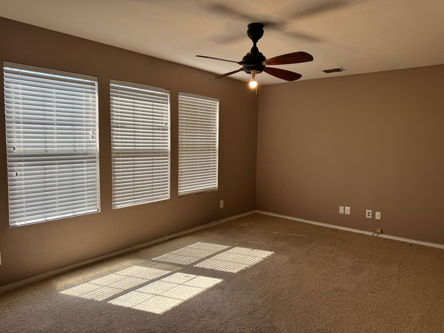 SAN ANTONIO House: 25607 CRIMSON BEAUTY