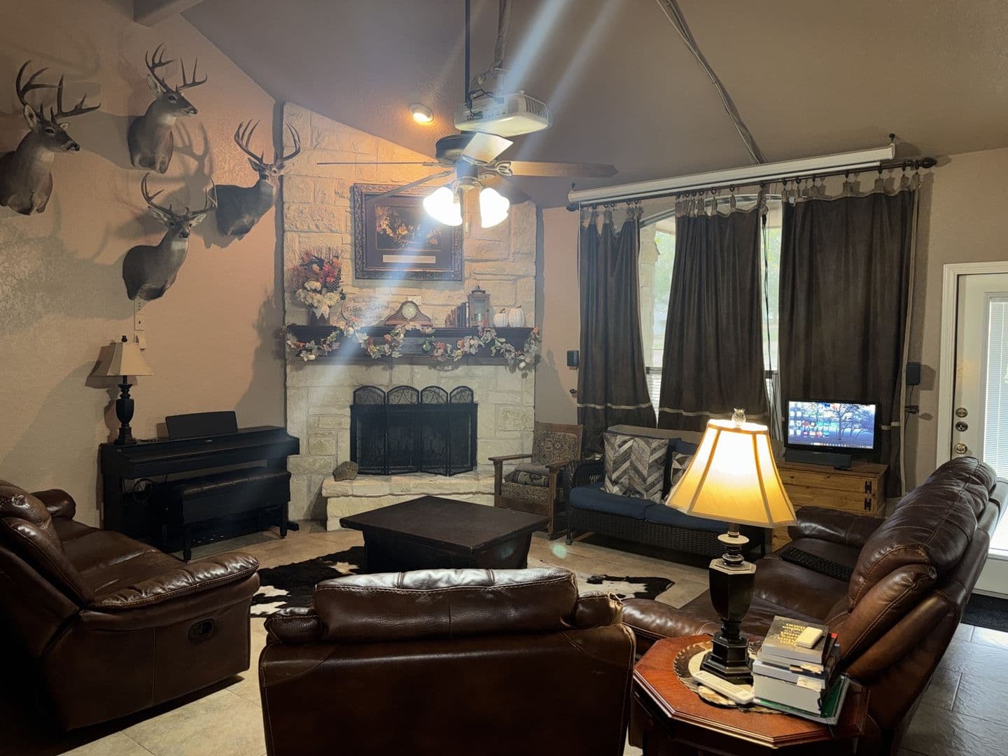 LA VERNIA House: 169 VINTAGE RANCH CIRCLE
