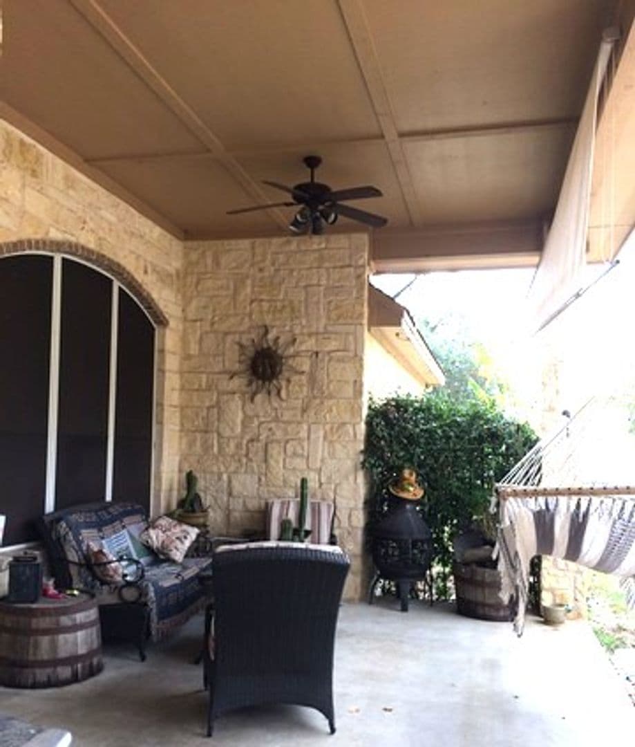 LA VERNIA House: 169 VINTAGE RANCH CIRCLE