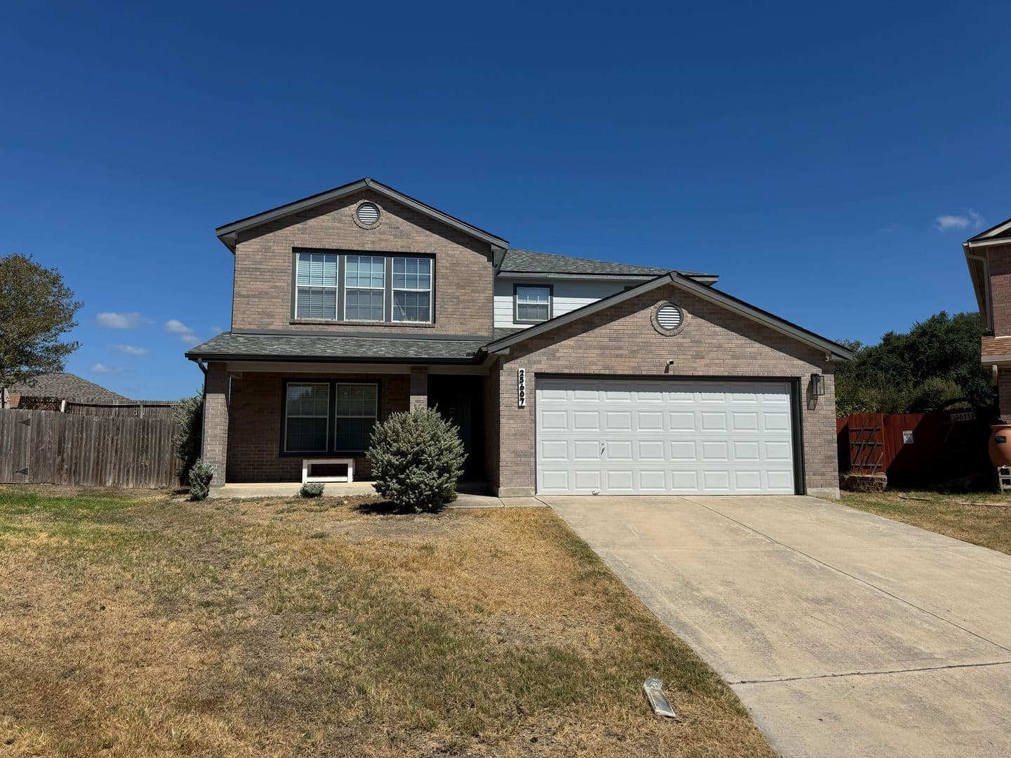 SAN ANTONIO House: 25607 CRIMSON BEAUTY