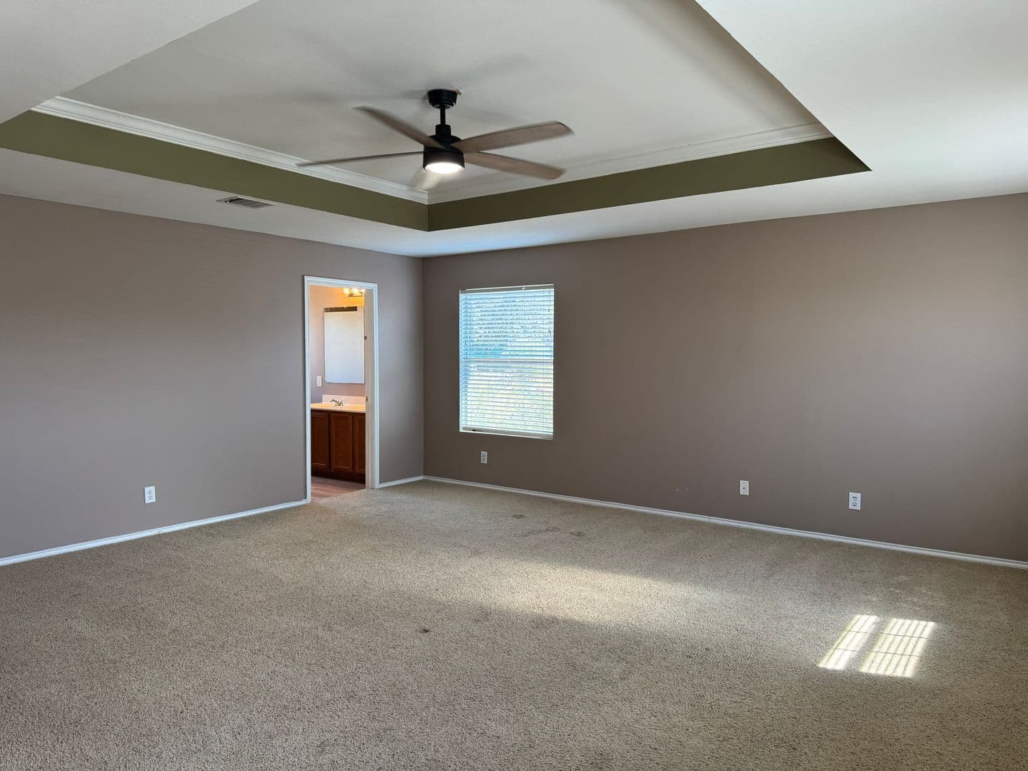 SAN ANTONIO House: 25607 CRIMSON BEAUTY