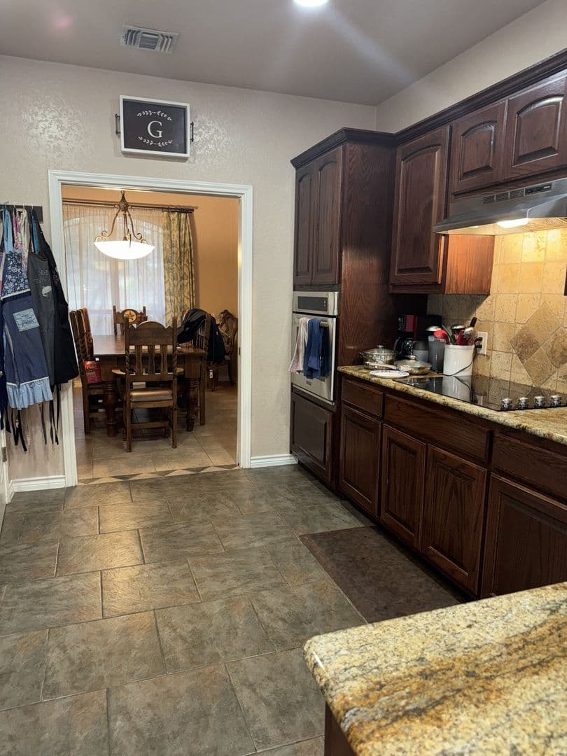 LA VERNIA House: 169 VINTAGE RANCH CIRCLE