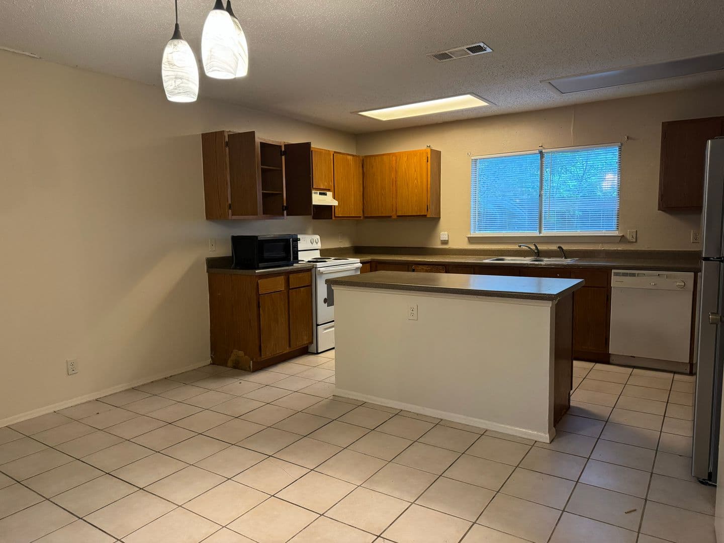 SAN ANTONIO House: 8251 SUNSHINE TRAIL DR