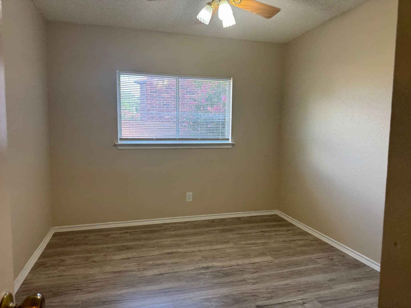 CONVERSE House: 8003 CHESTNUT MANOR DRIVE
