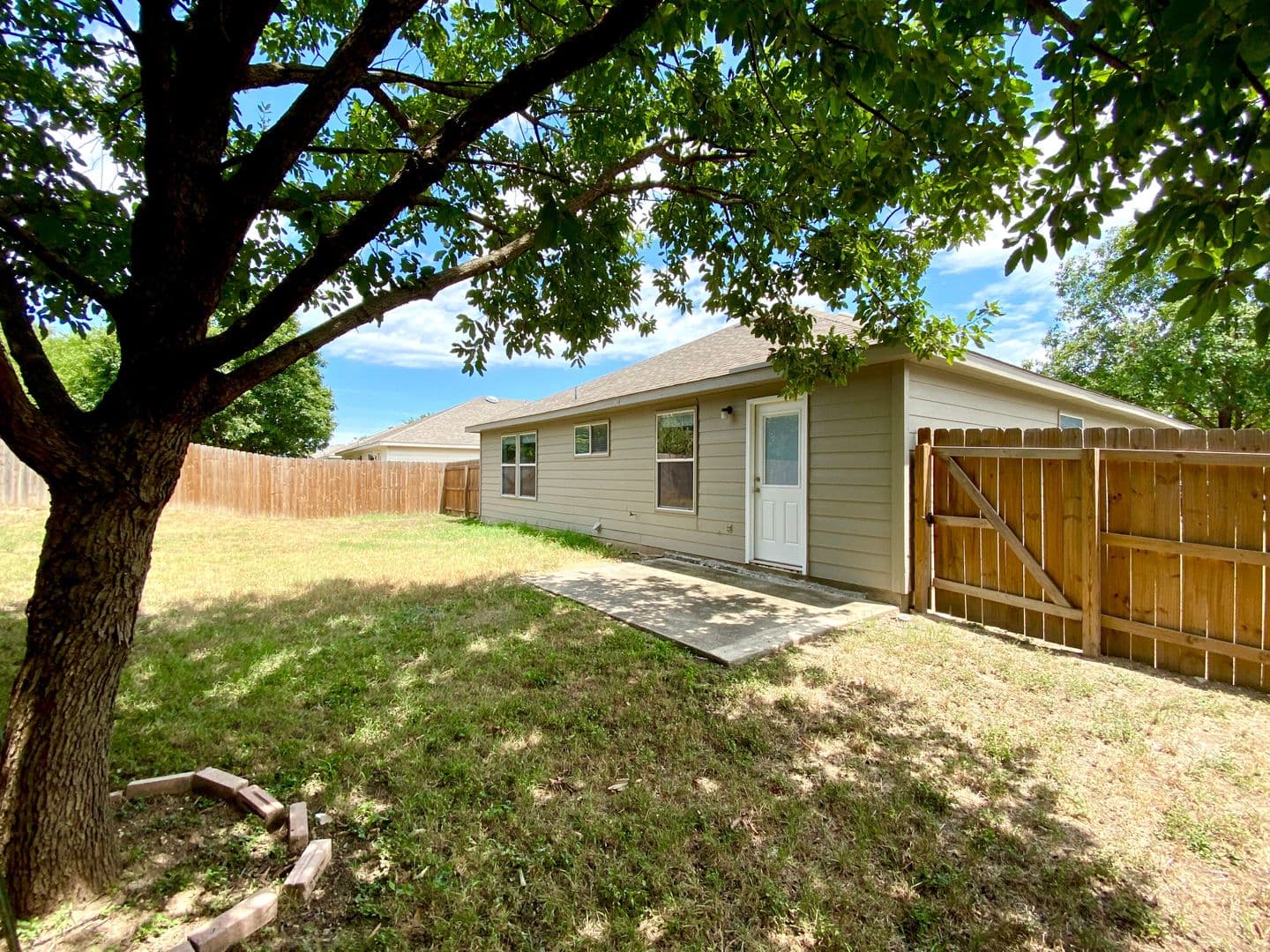 SELMA House: 16511 CABALLO VALLEY
