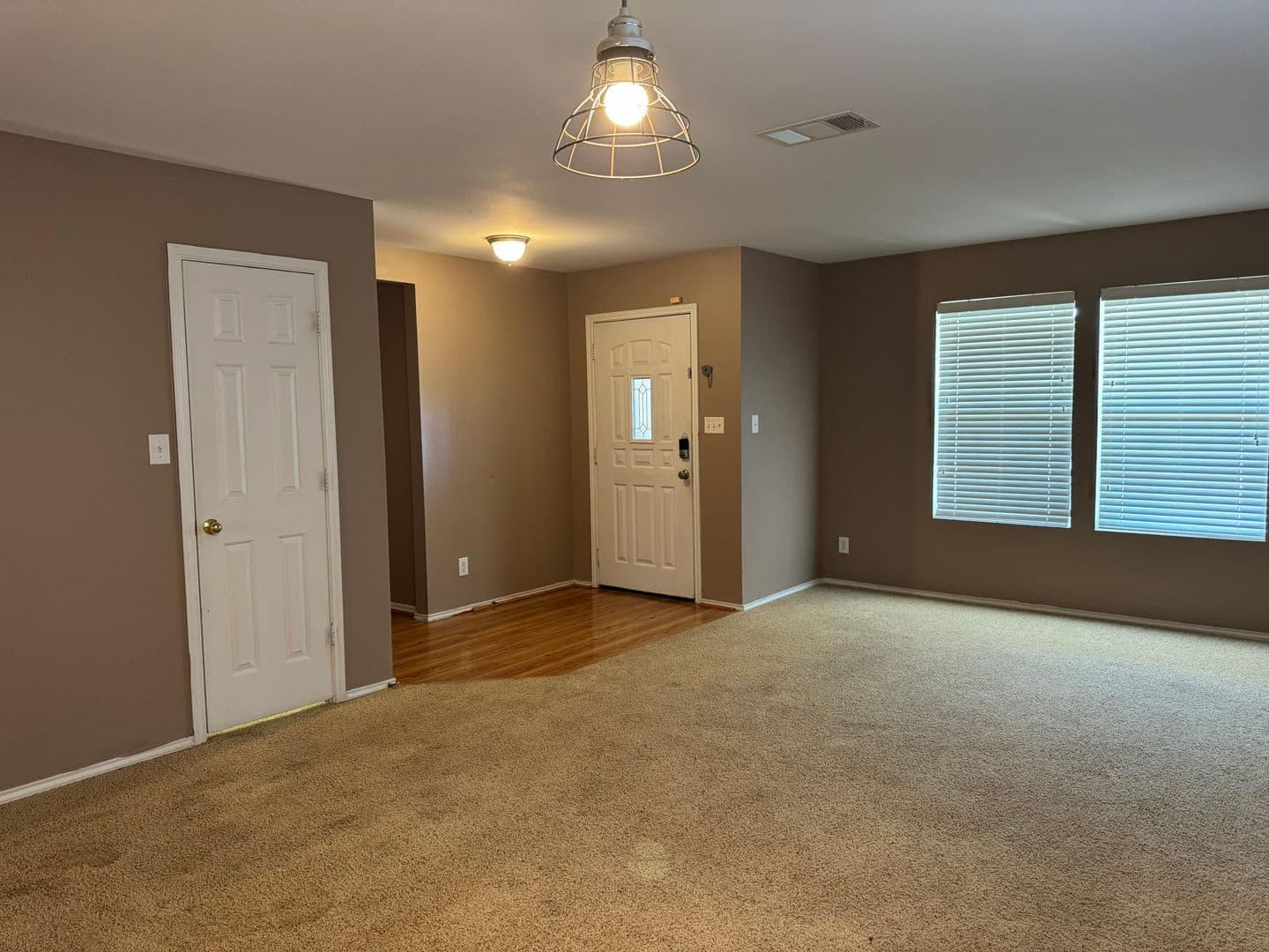 SAN ANTONIO House: 25607 CRIMSON BEAUTY