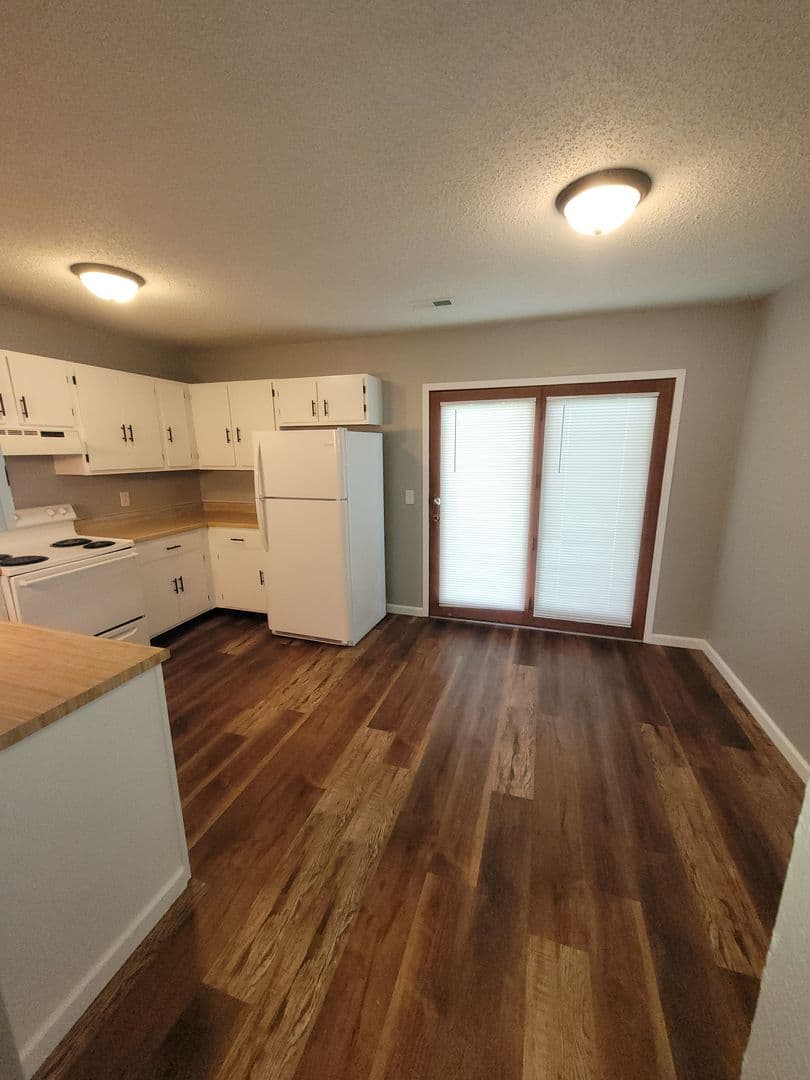 Desloge Apartment: 720 Monroe Street Unit C1