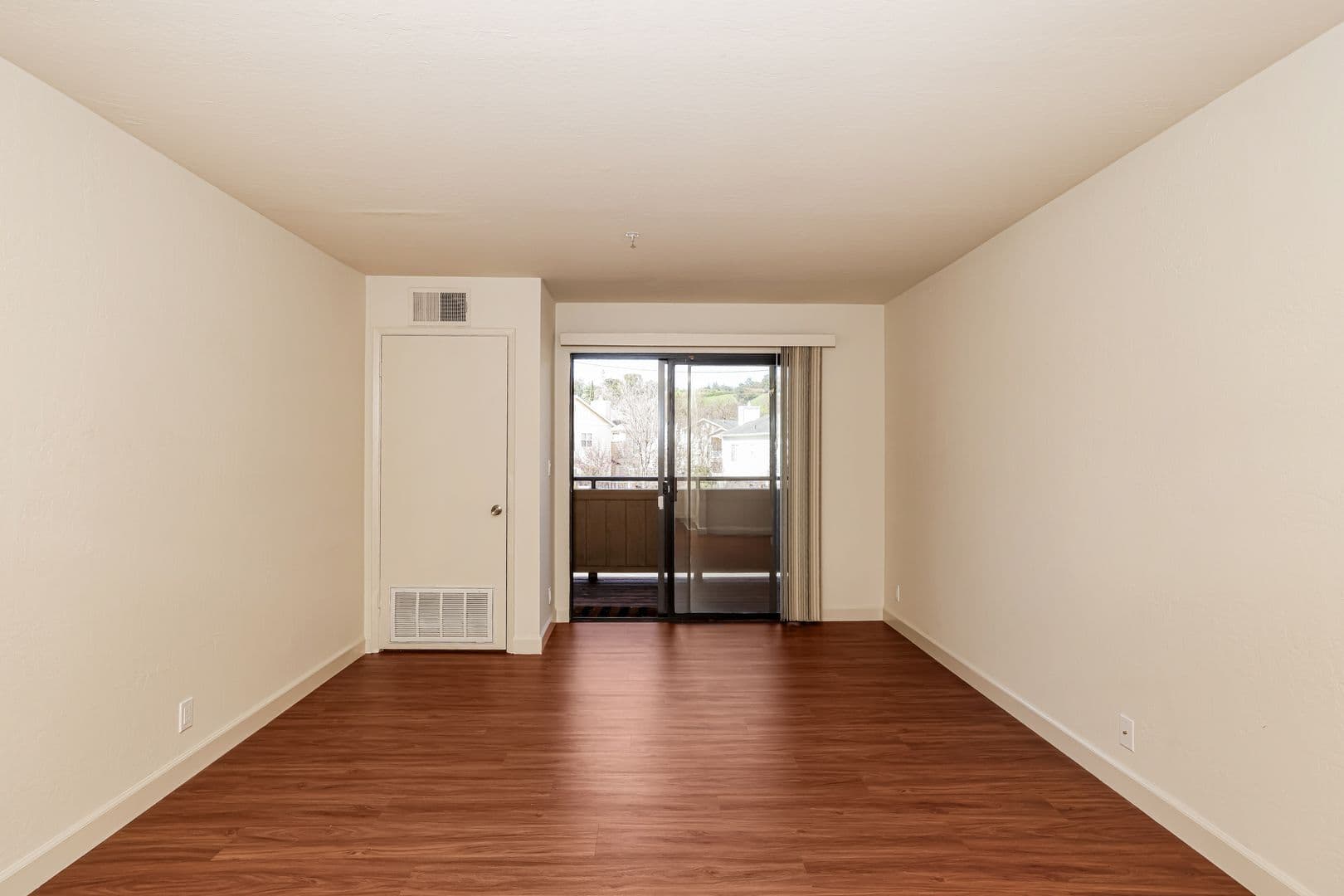 Walnut Creek Apartment: 1336 Boulevard Way
