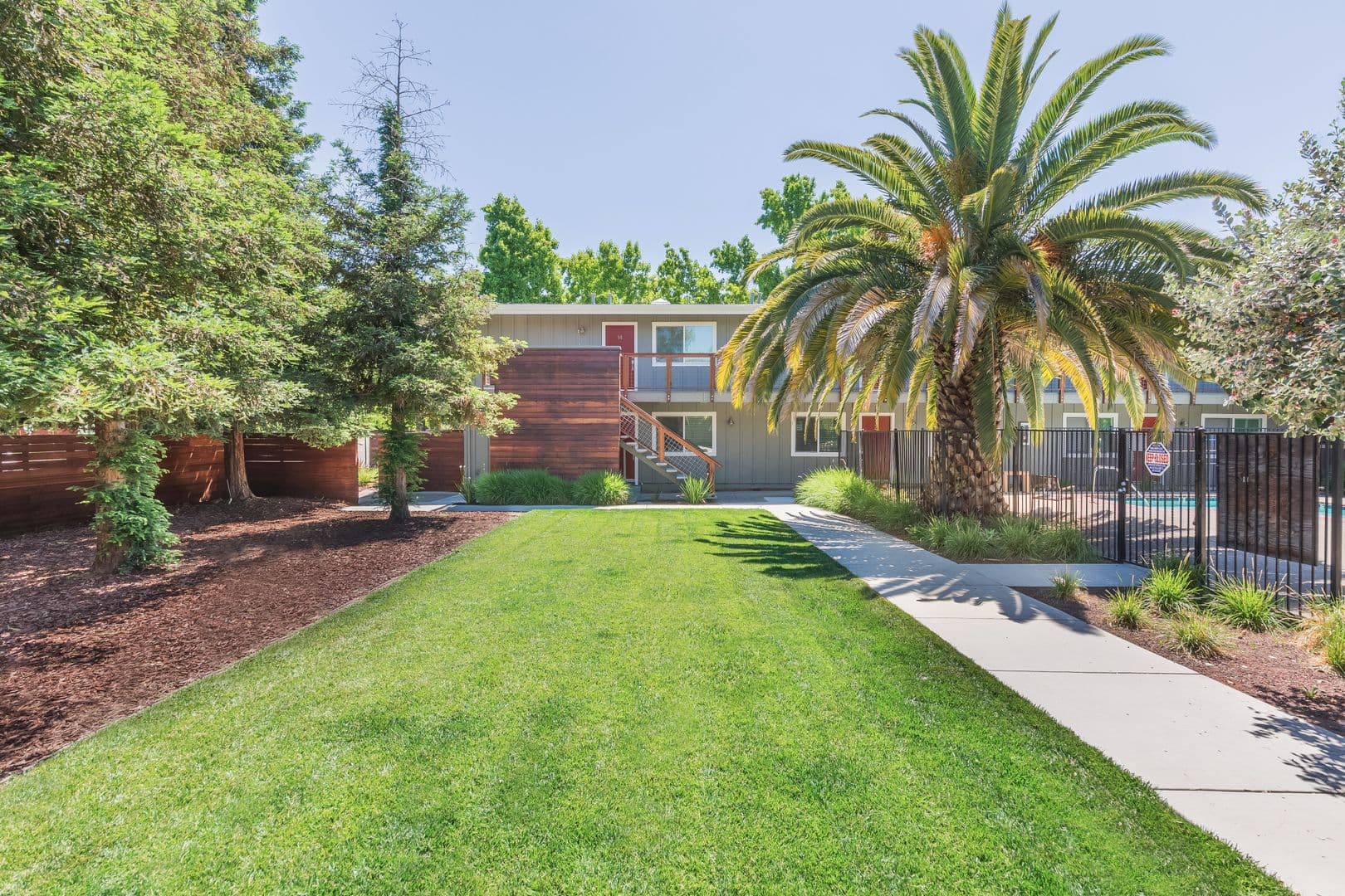 Pleasant Hill Apartment: 85 Santa Barbara Road