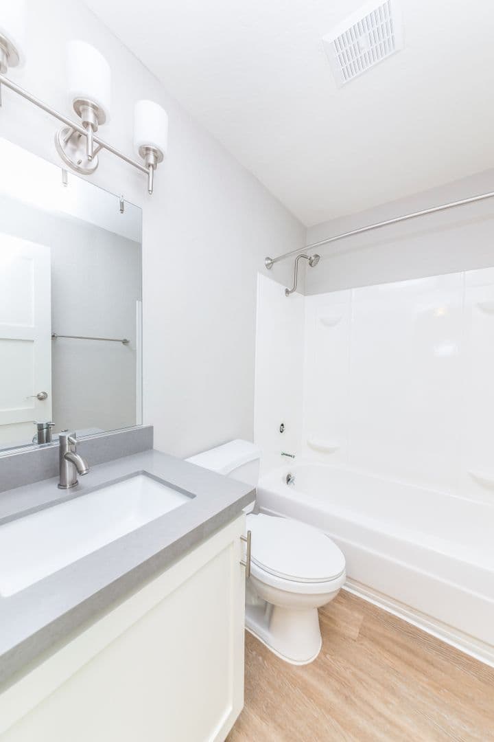 Pleasant Hill Apartment: 85 Santa Barbara Road