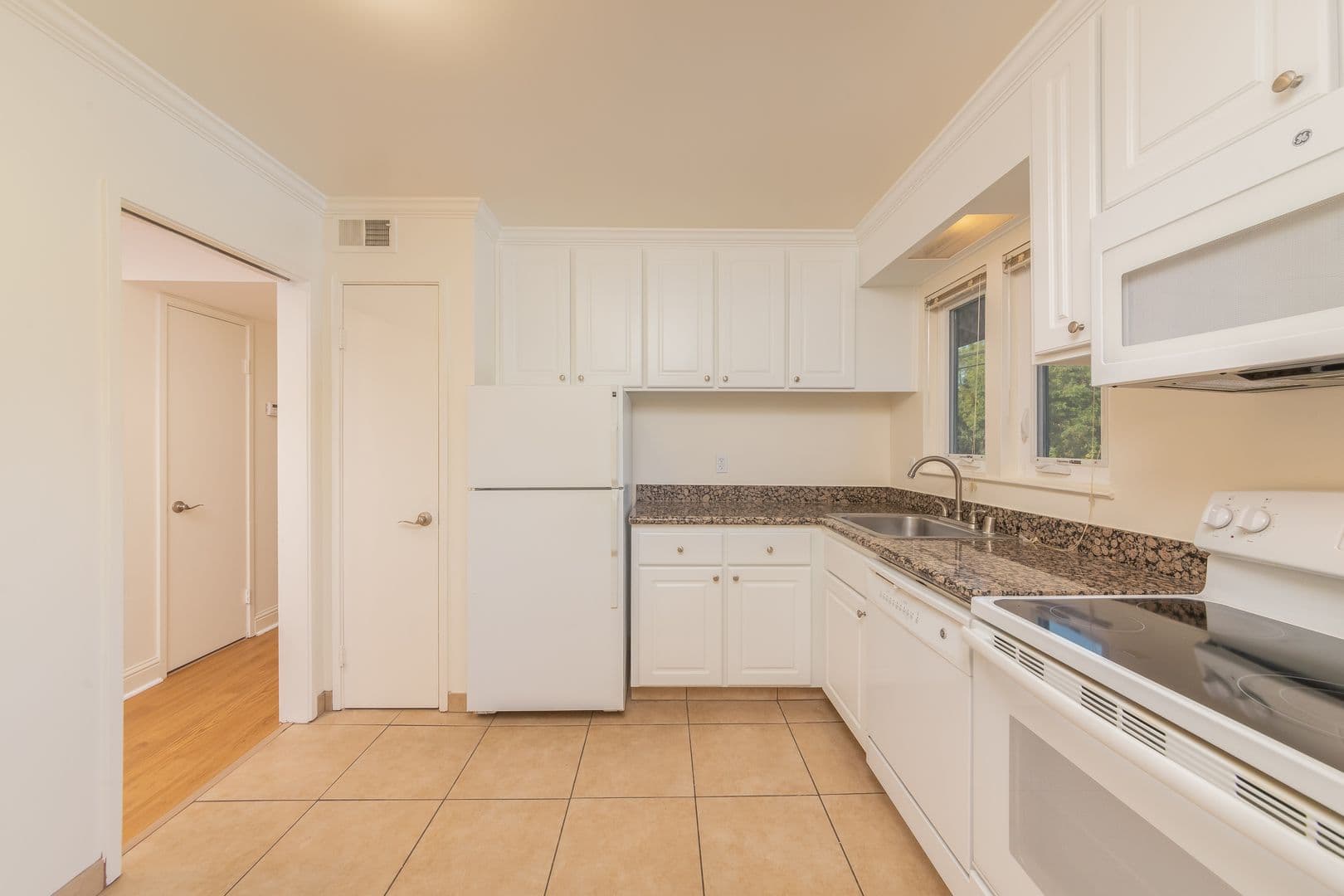 Walnut Creek Apartment: 1980 Desert Circle
