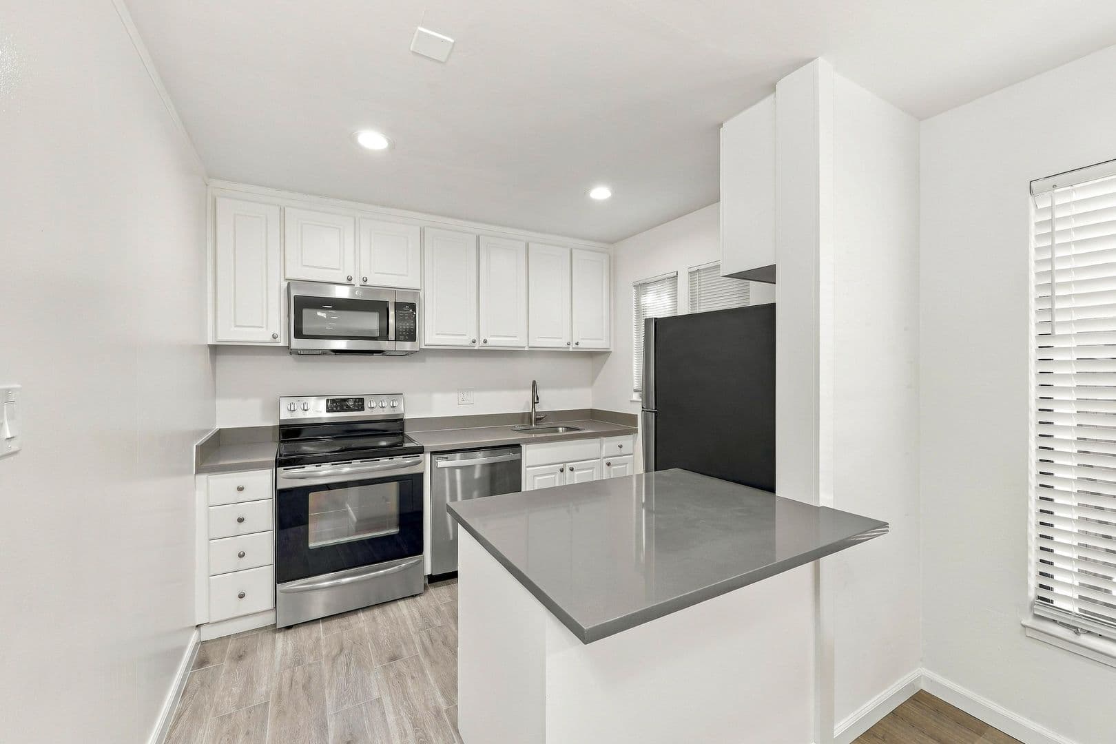 Walnut Creek Apartment: 1980 Desert Circle