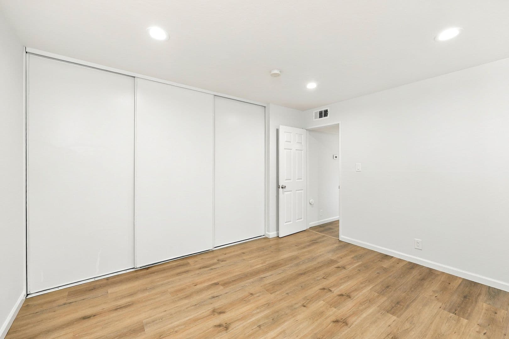 Walnut Creek Apartment: 1980 Desert Circle