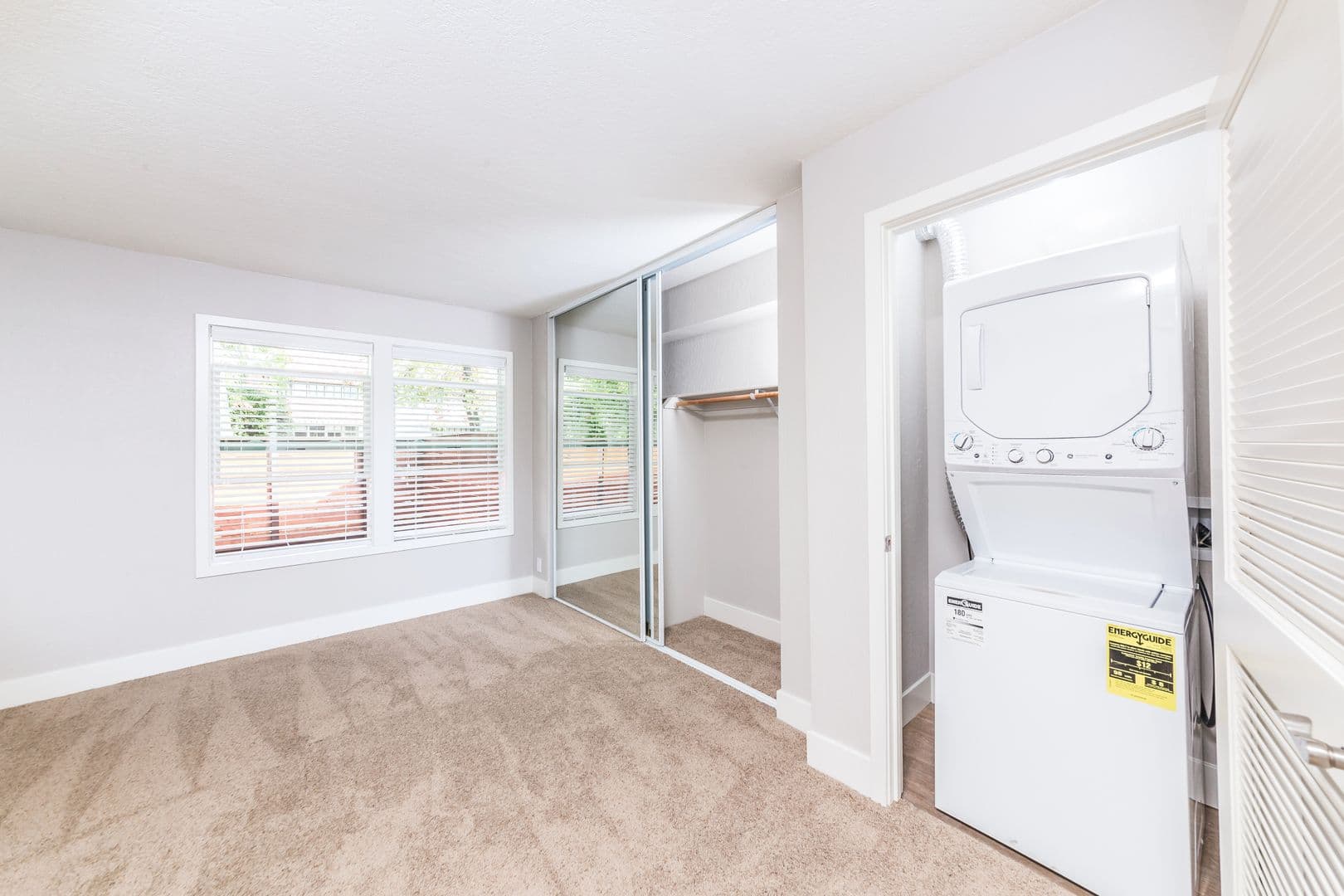 Pleasant Hill Apartment: 85 Santa Barbara Road