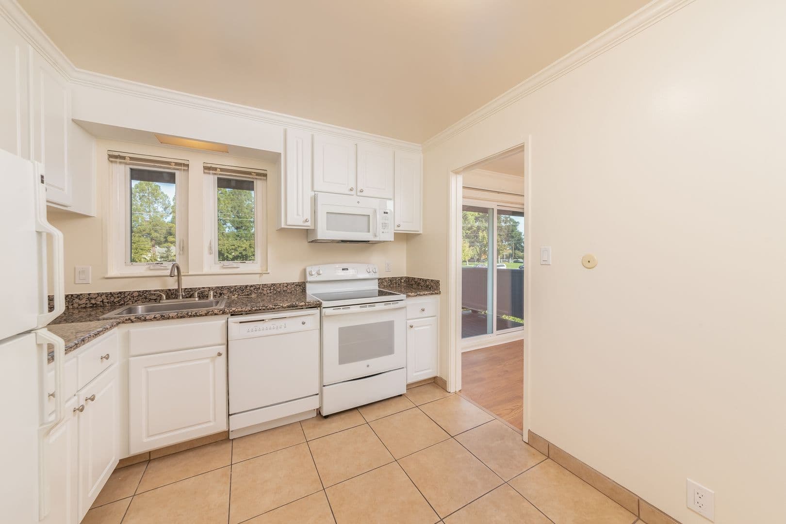 Walnut Creek Apartment: 1980 Desert Circle