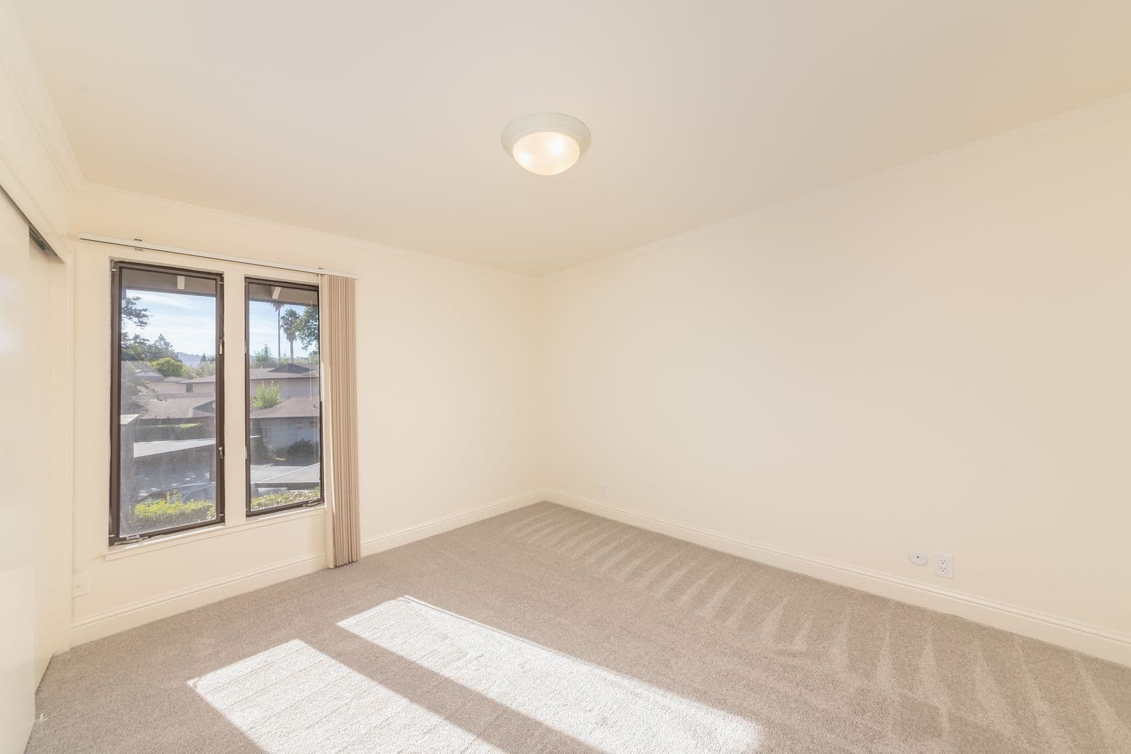 Walnut Creek Apartment: 1980 Desert Circle