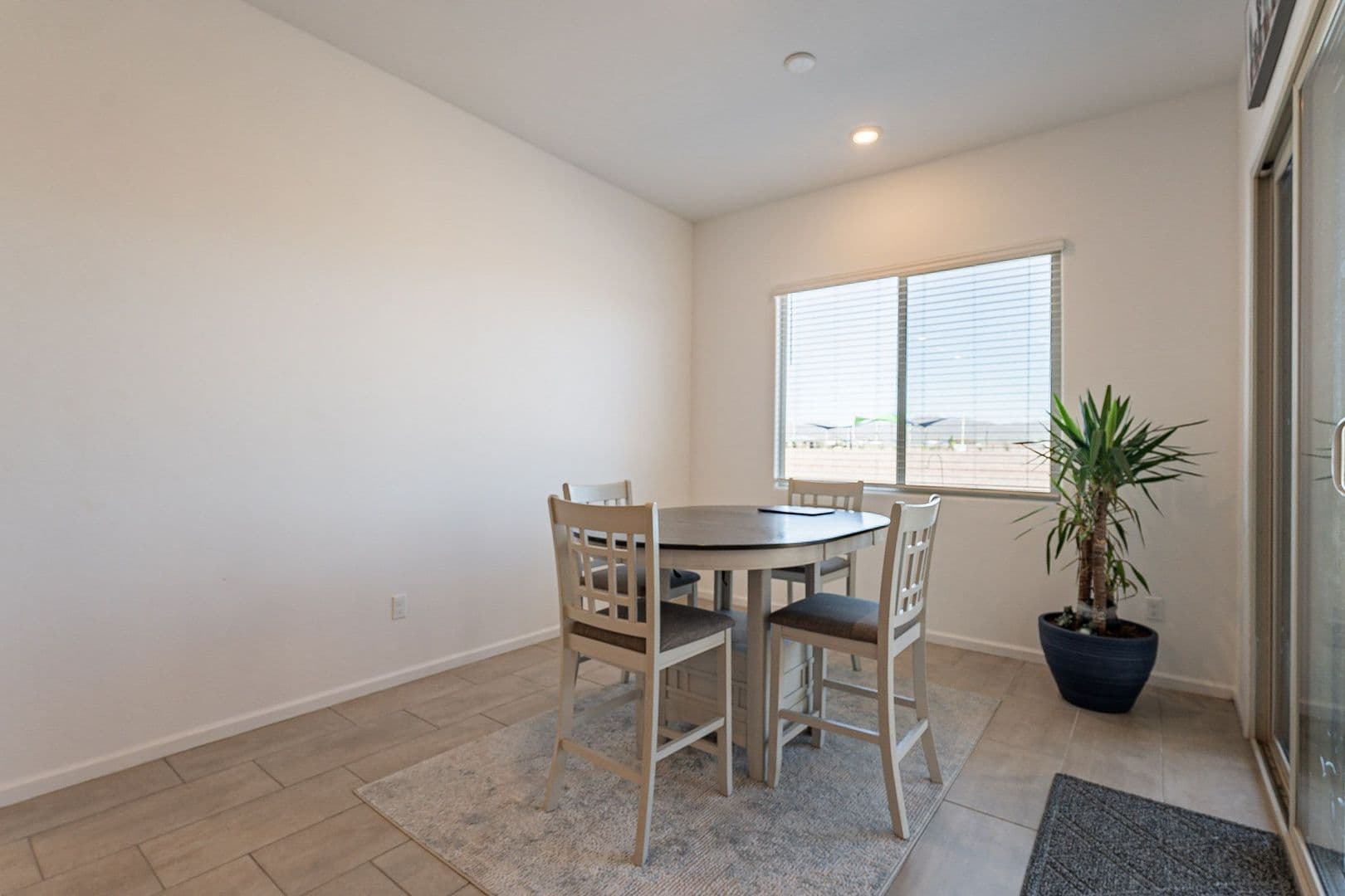 Marana House: 12442 N Appling Ave