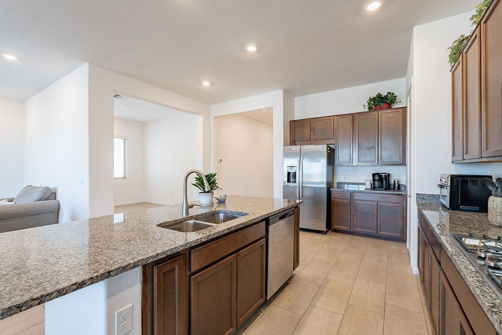 Marana House: 12442 N Appling Ave