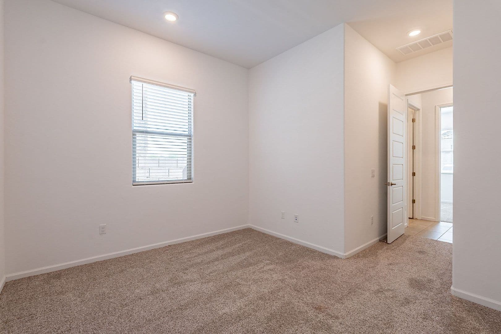 Marana House: 12442 N Appling Ave