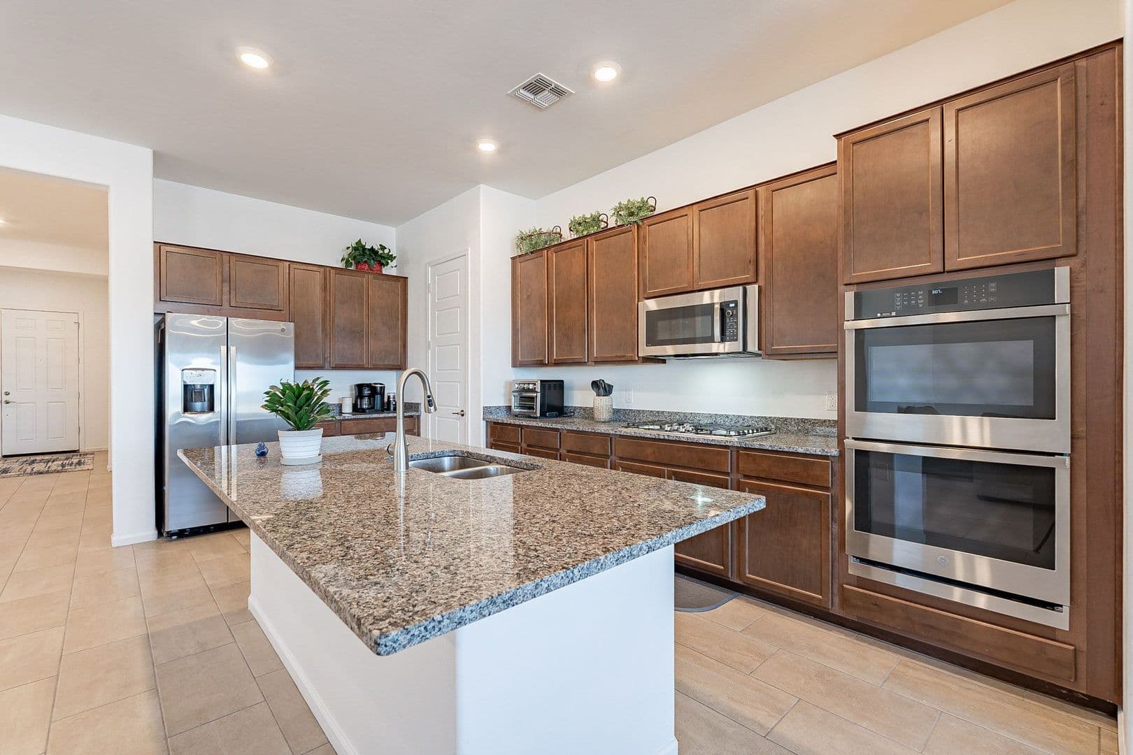 Marana House: 12442 N Appling Ave