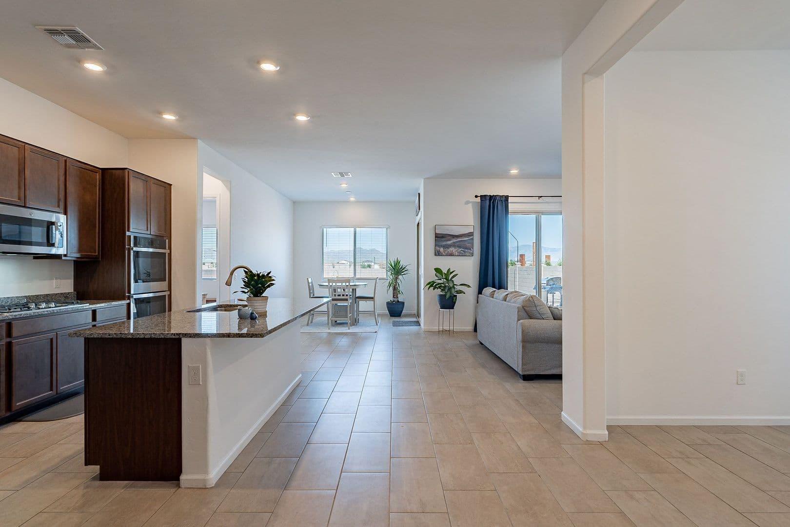 Marana House: 12442 N Appling Ave