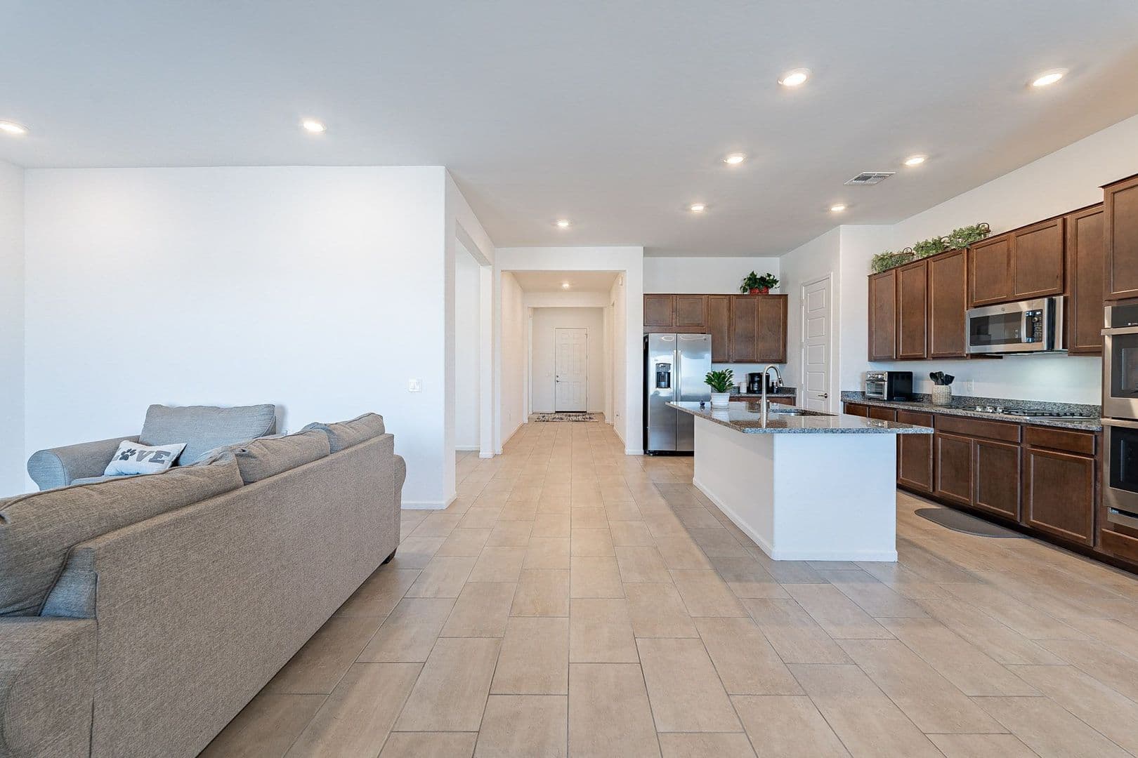 Marana House: 12442 N Appling Ave