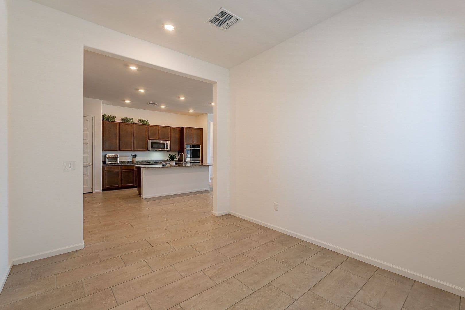 Marana House: 12442 N Appling Ave