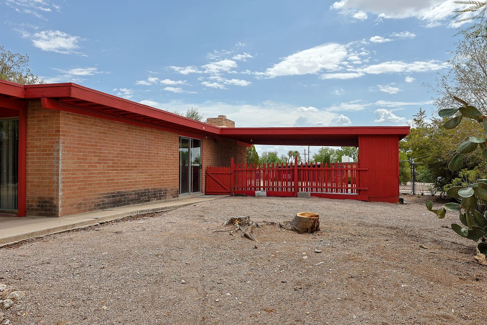 Tucson House: 618 N Medford Dr.