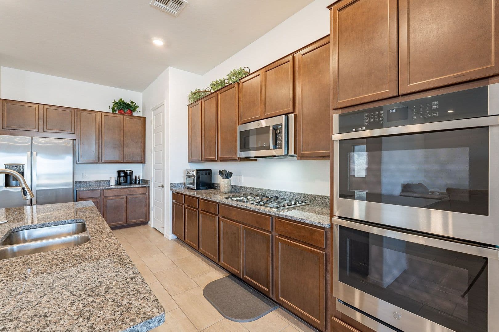 Marana House: 12442 N Appling Ave