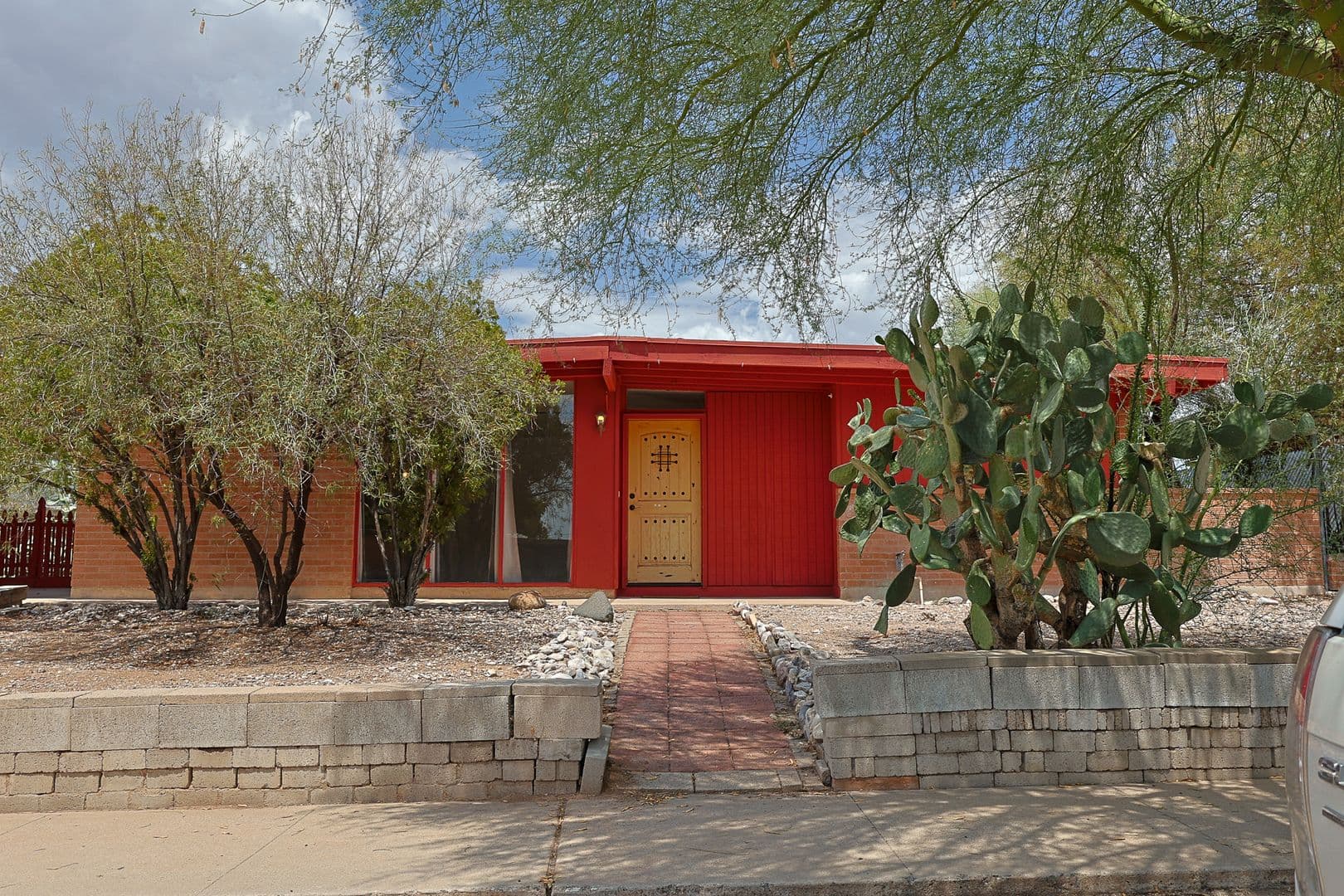 Tucson House: 618 N Medford Dr.