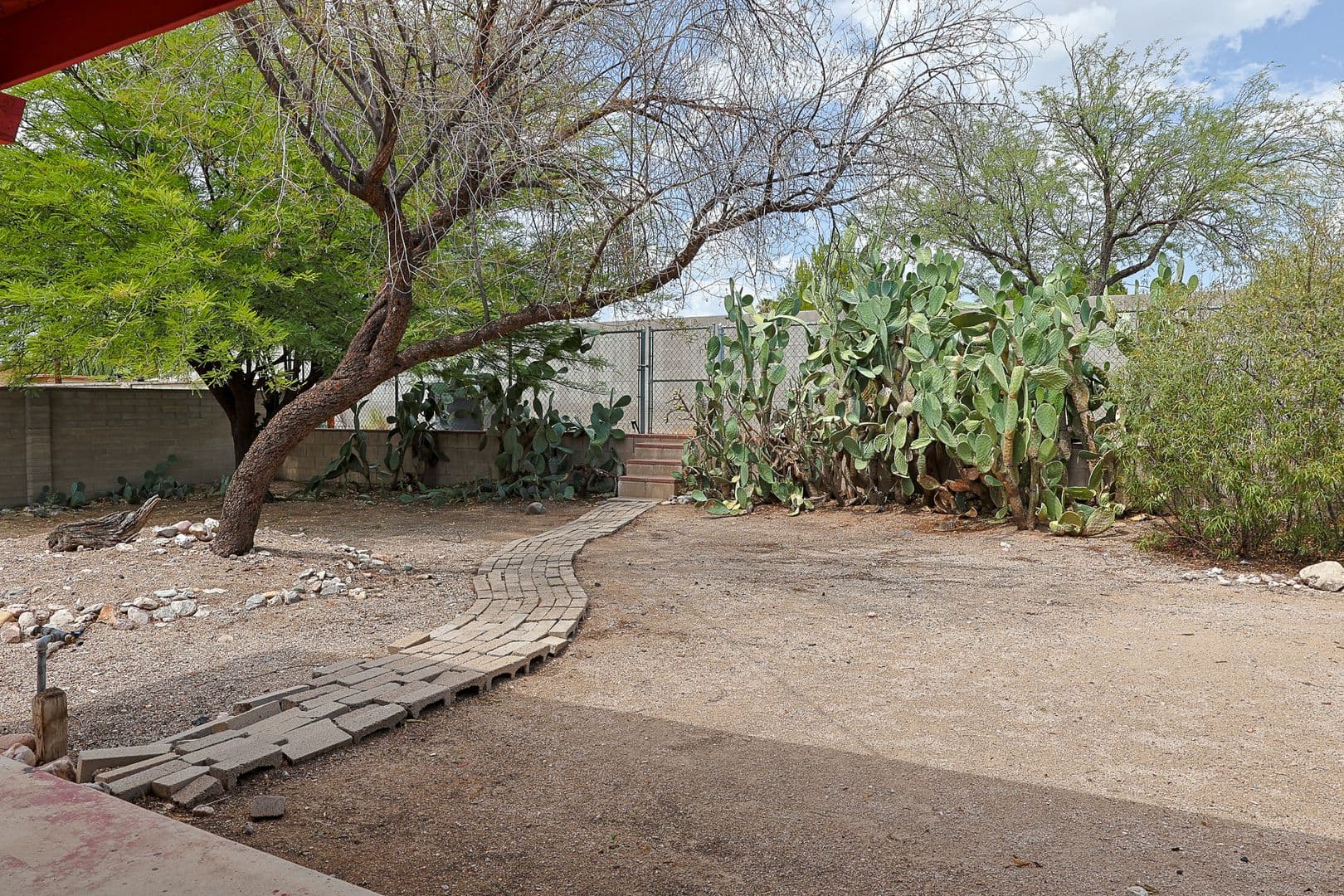 Tucson House: 618 N Medford Dr.