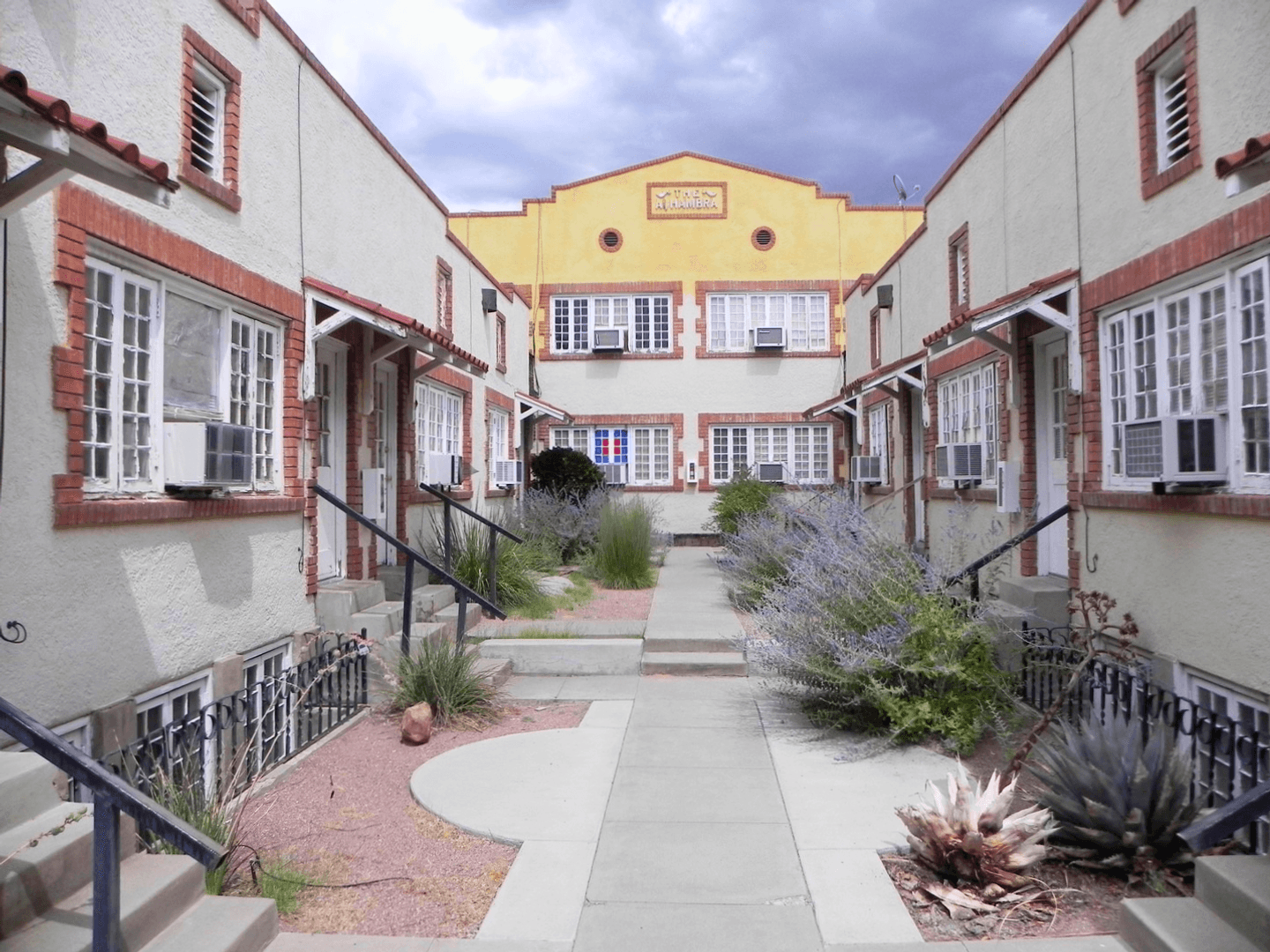 Albuquerque Apartment: 208 High St NE