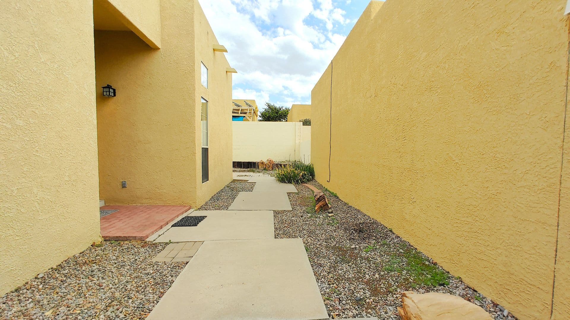 Albuquerque House: 7916 Woodwind Dr NE