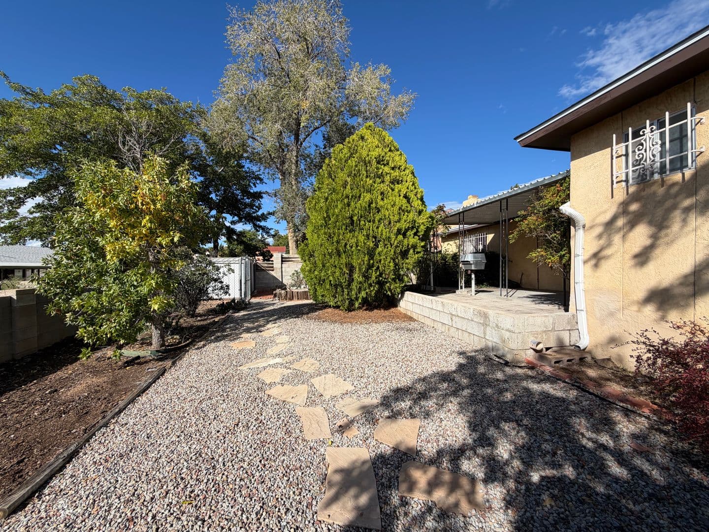 Albuquerque House: 3801 Shenandoah Pl NE
