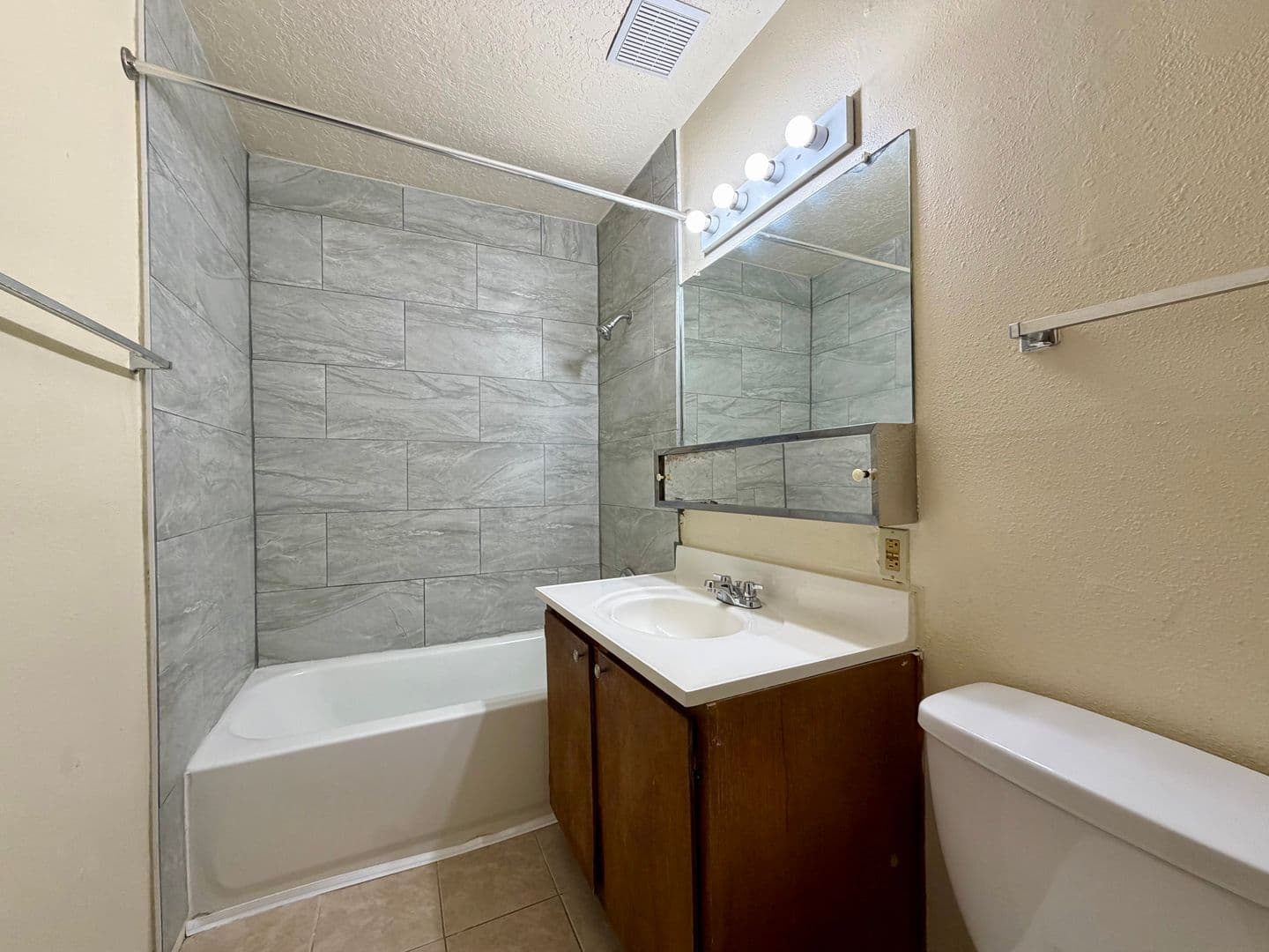 Albuquerque Apartment: 6001 Montano RD NW