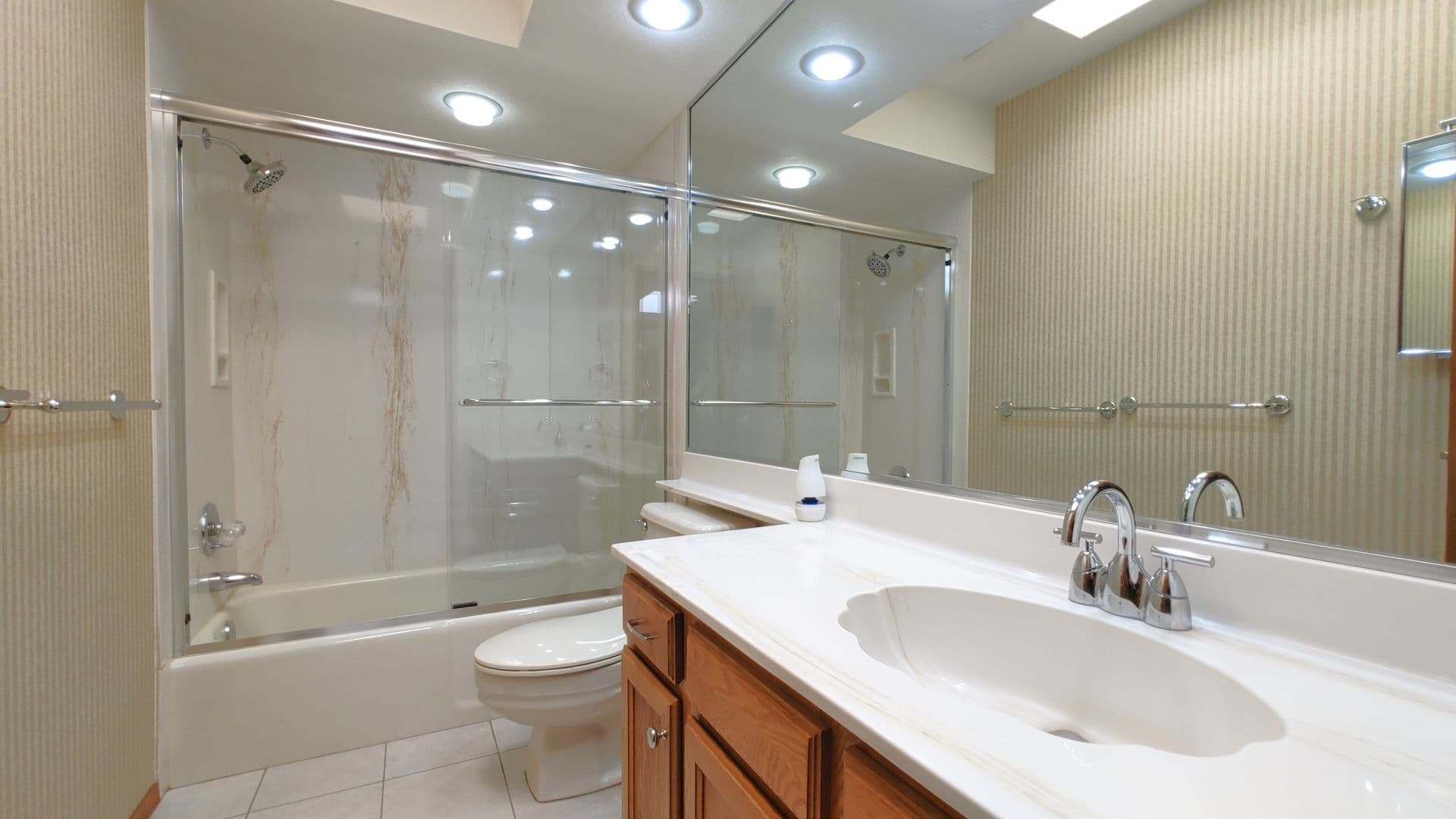Albuquerque House: 7916 Woodwind Dr NE