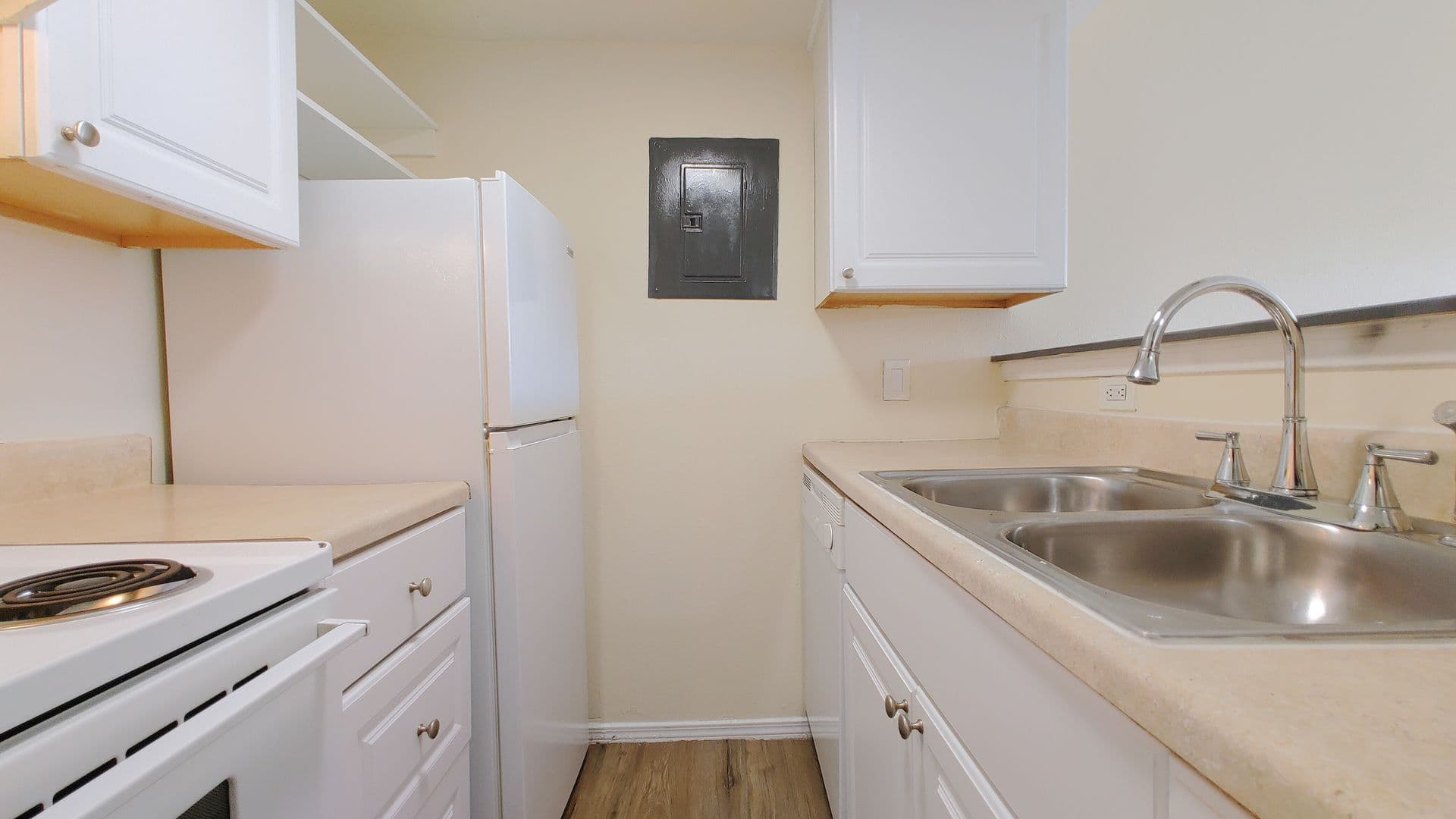 Albuquerque Apartment: 13500 Skyline RD NE