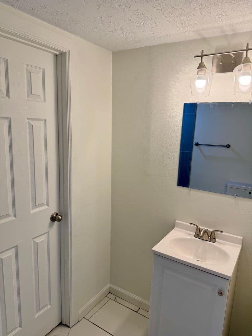 Albuquerque Apartment: 4849 Gibson Blvd SE