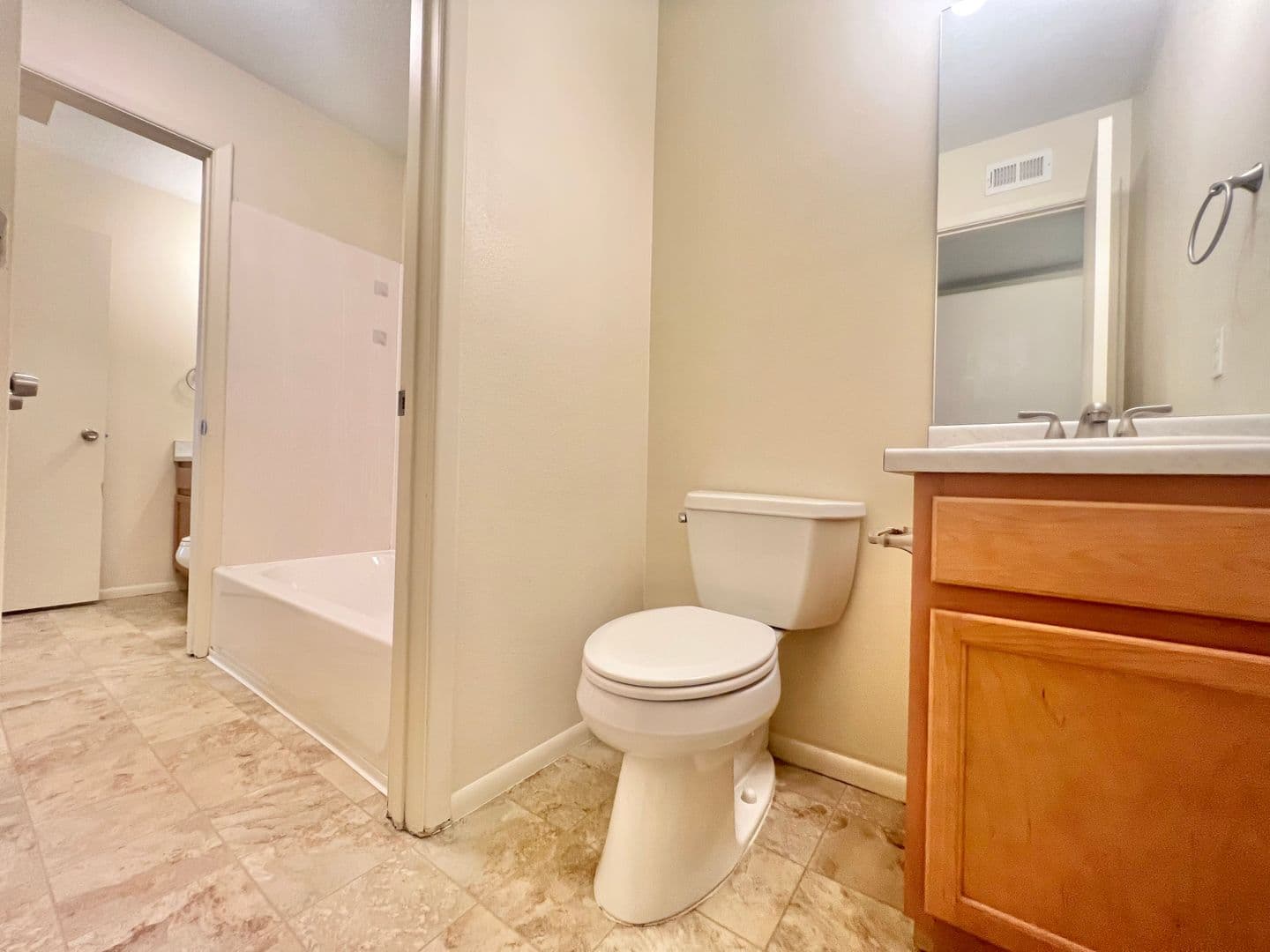 Albuquerque Apartment: 4601 Carlisle Blvd NE