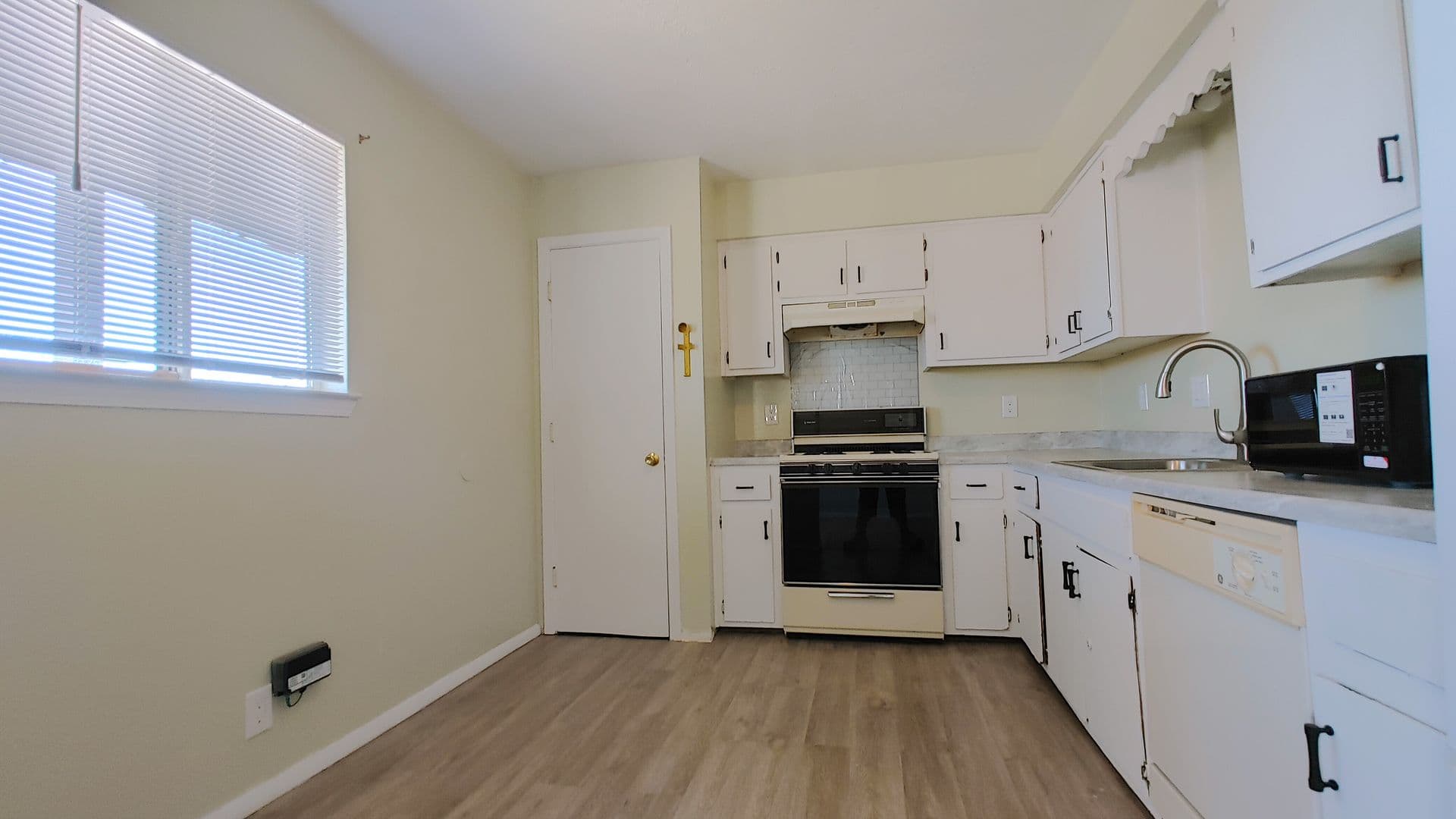Rio Rancho Apartment: 75 Darlene RD SE