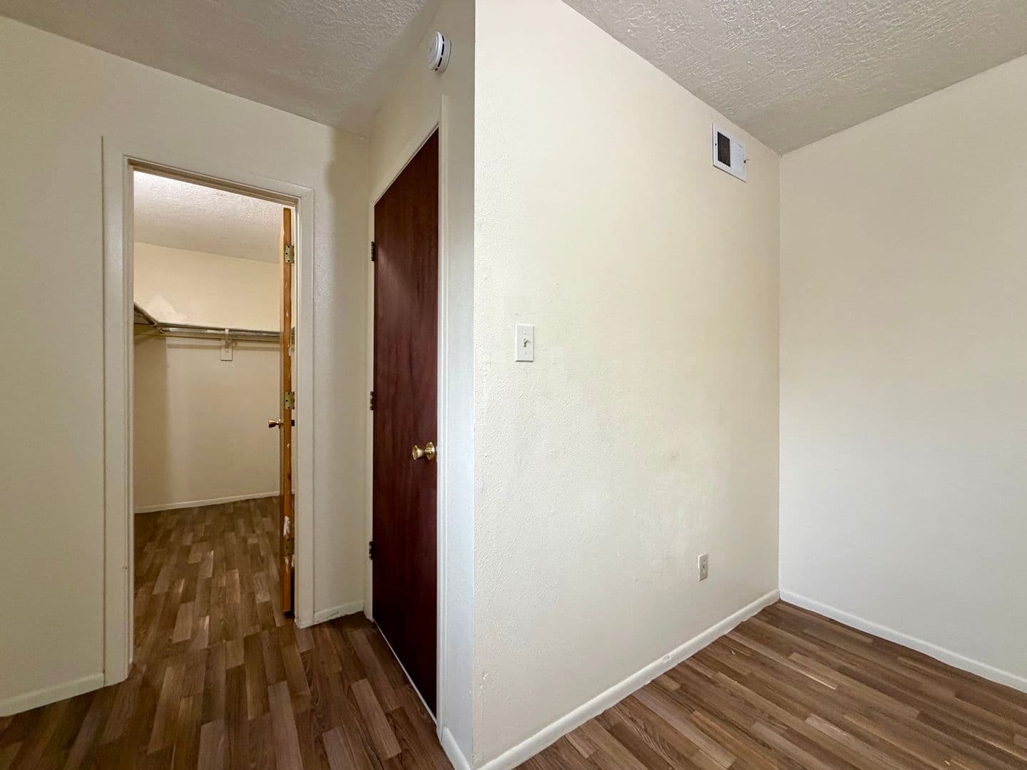 Albuquerque Apartment: 6001 Montano RD NW