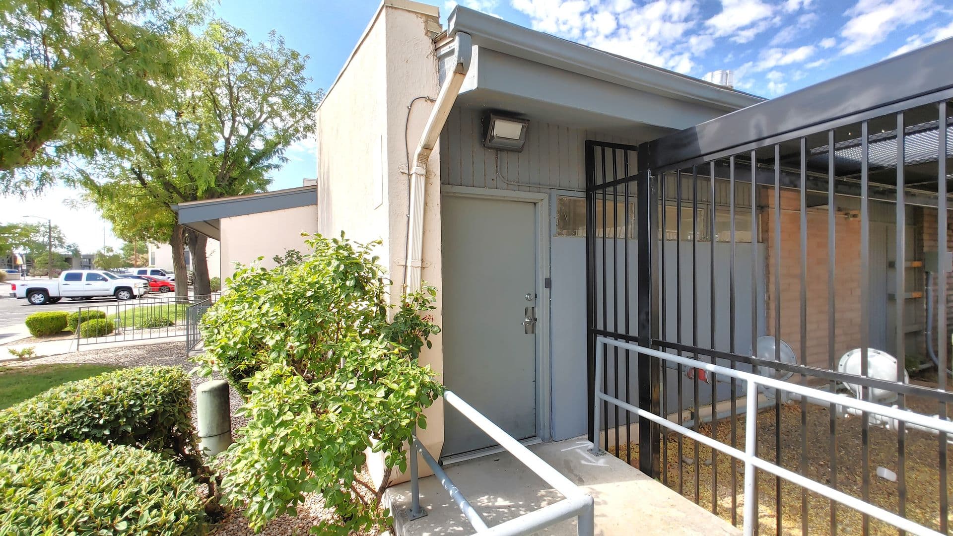 Albuquerque Apartment: 4601 Carlisle Blvd NE