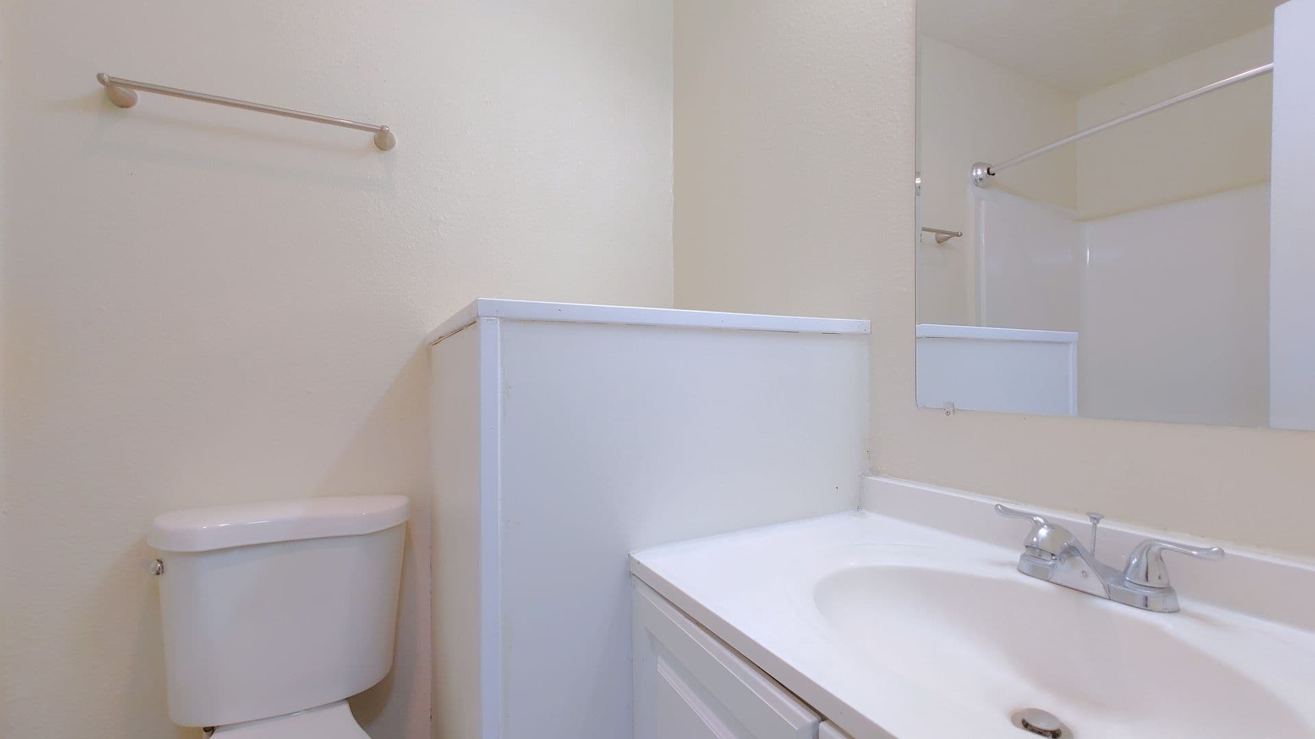 Albuquerque Apartment: 13500 Skyline RD NE