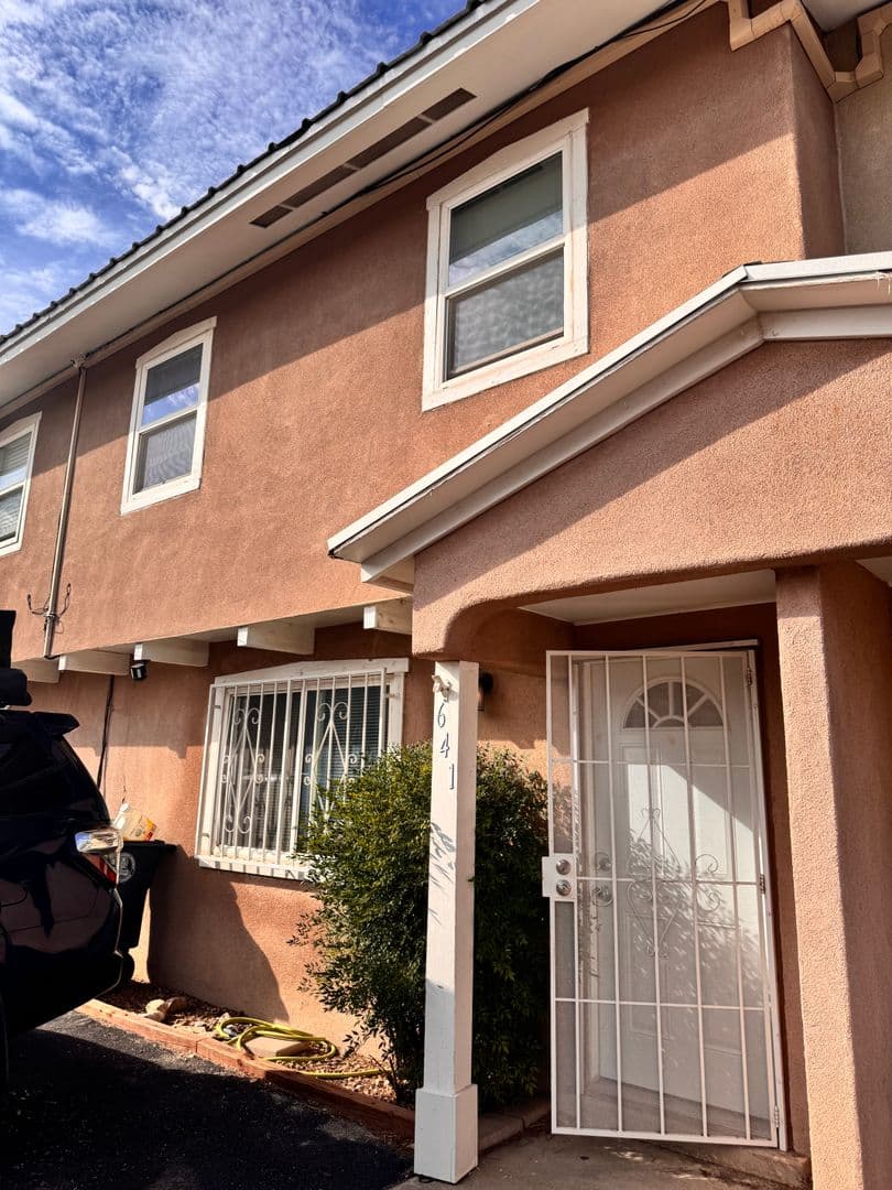 Albuquerque House: 641 Camino Floretta NW