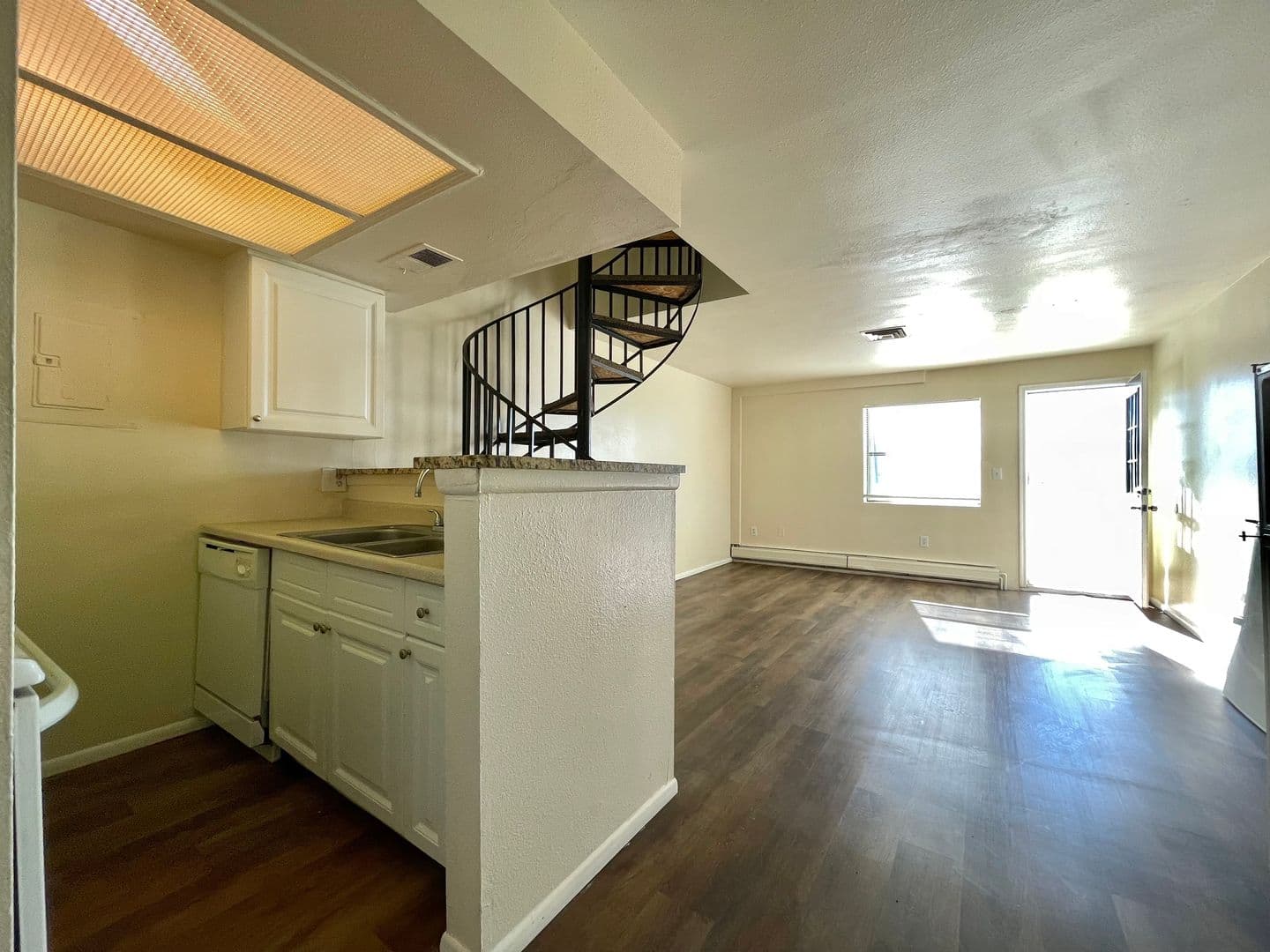 Albuquerque Apartment: 13500 Skyline RD NE